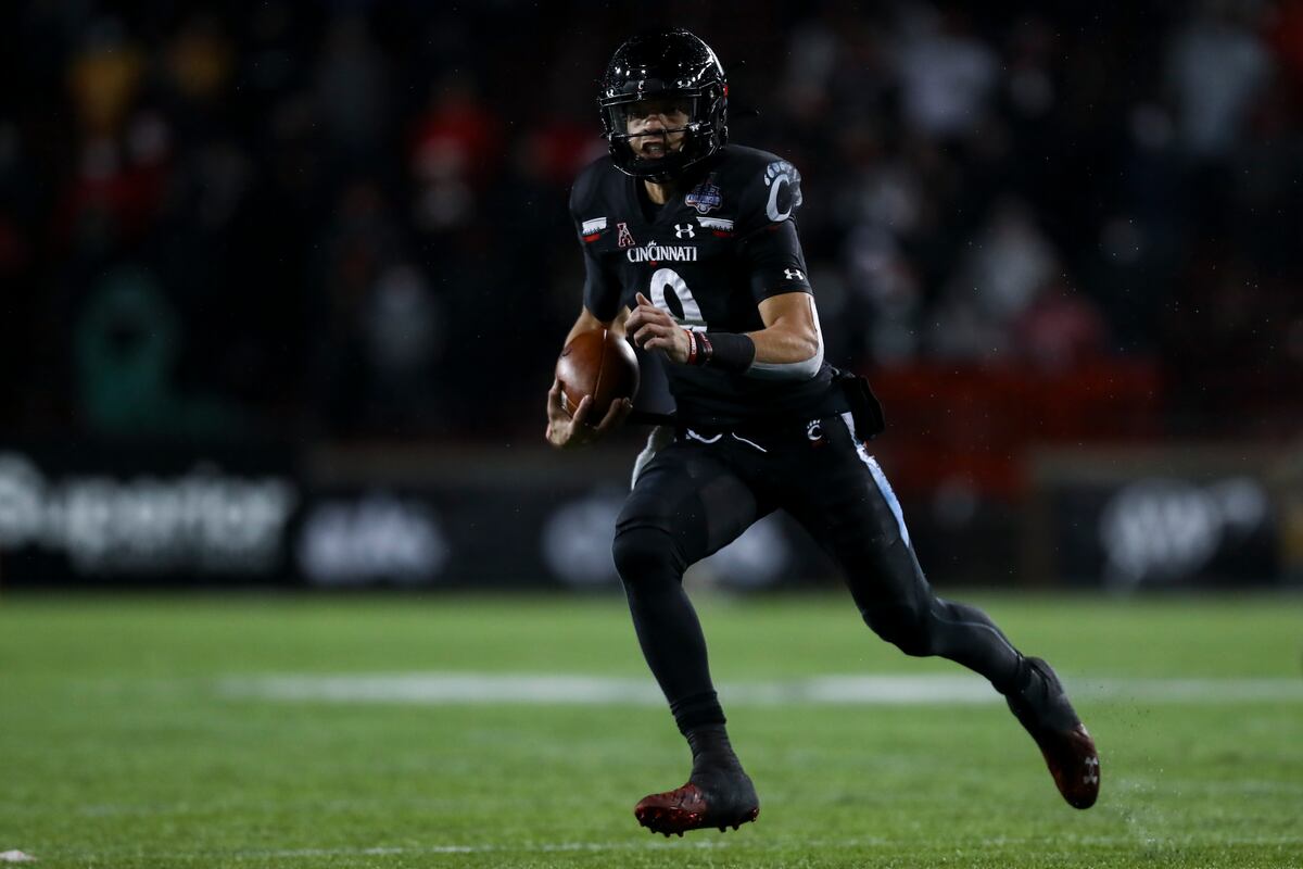 College Bowl Picks 202021 Latest Odds and Predictions Against the