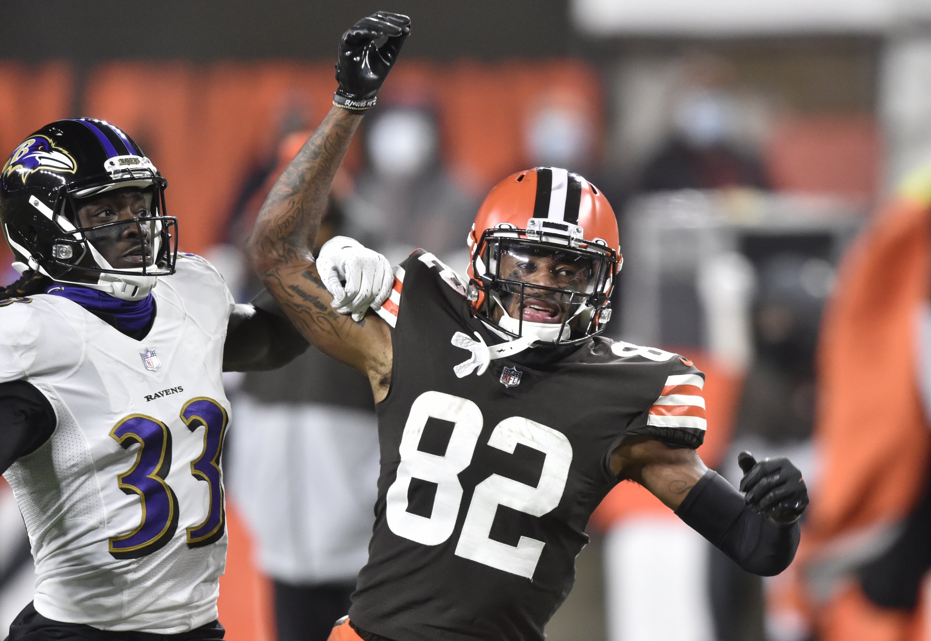 Torrid Ravens get jump on Giants, roll to easy victory