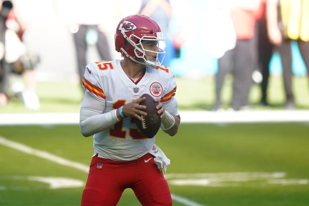 week-16-draftkings-fanduel-daily-fantasy-football-picks-lineup-tips