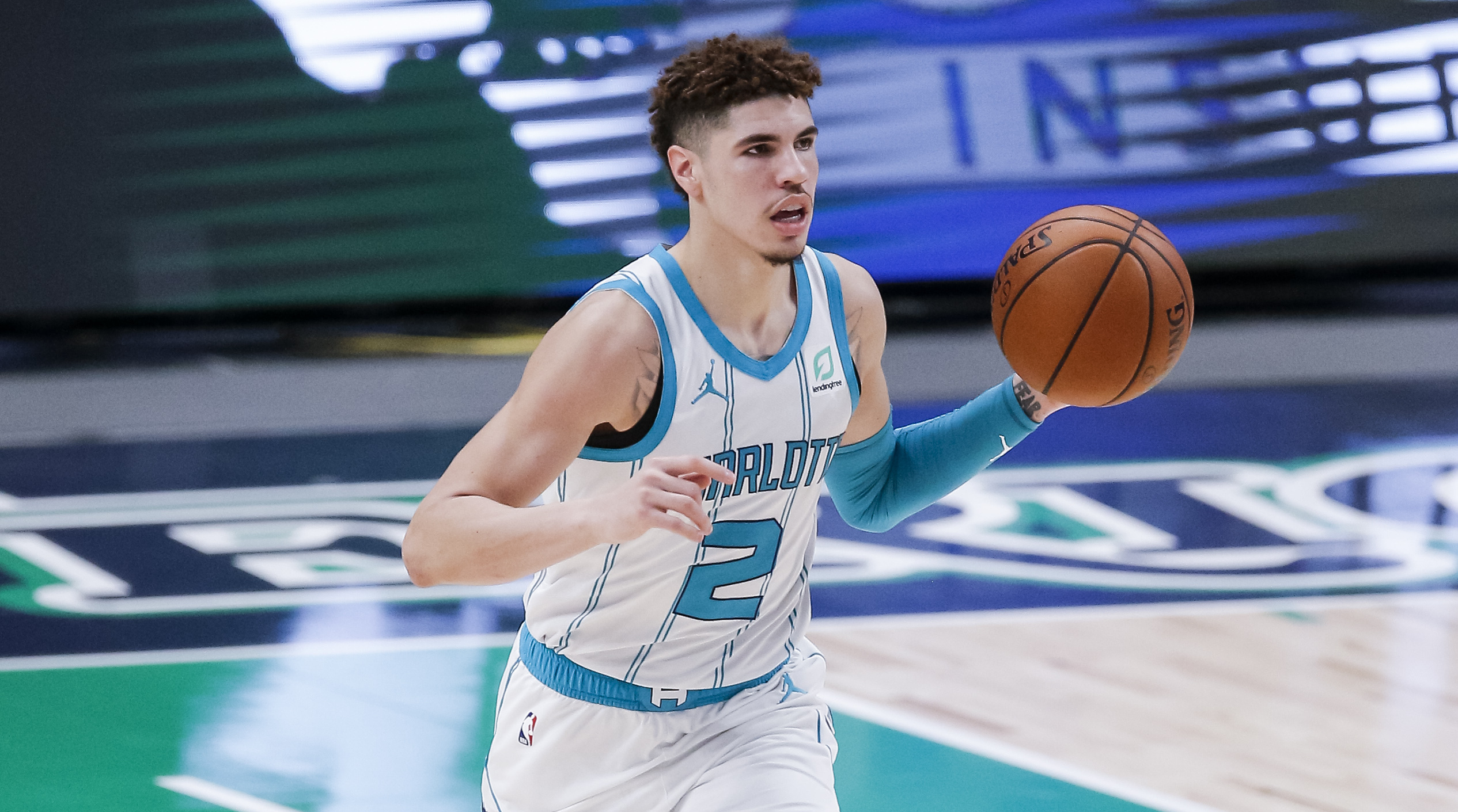 Why do people keep saying Lamelo is 6'8? : r/nba