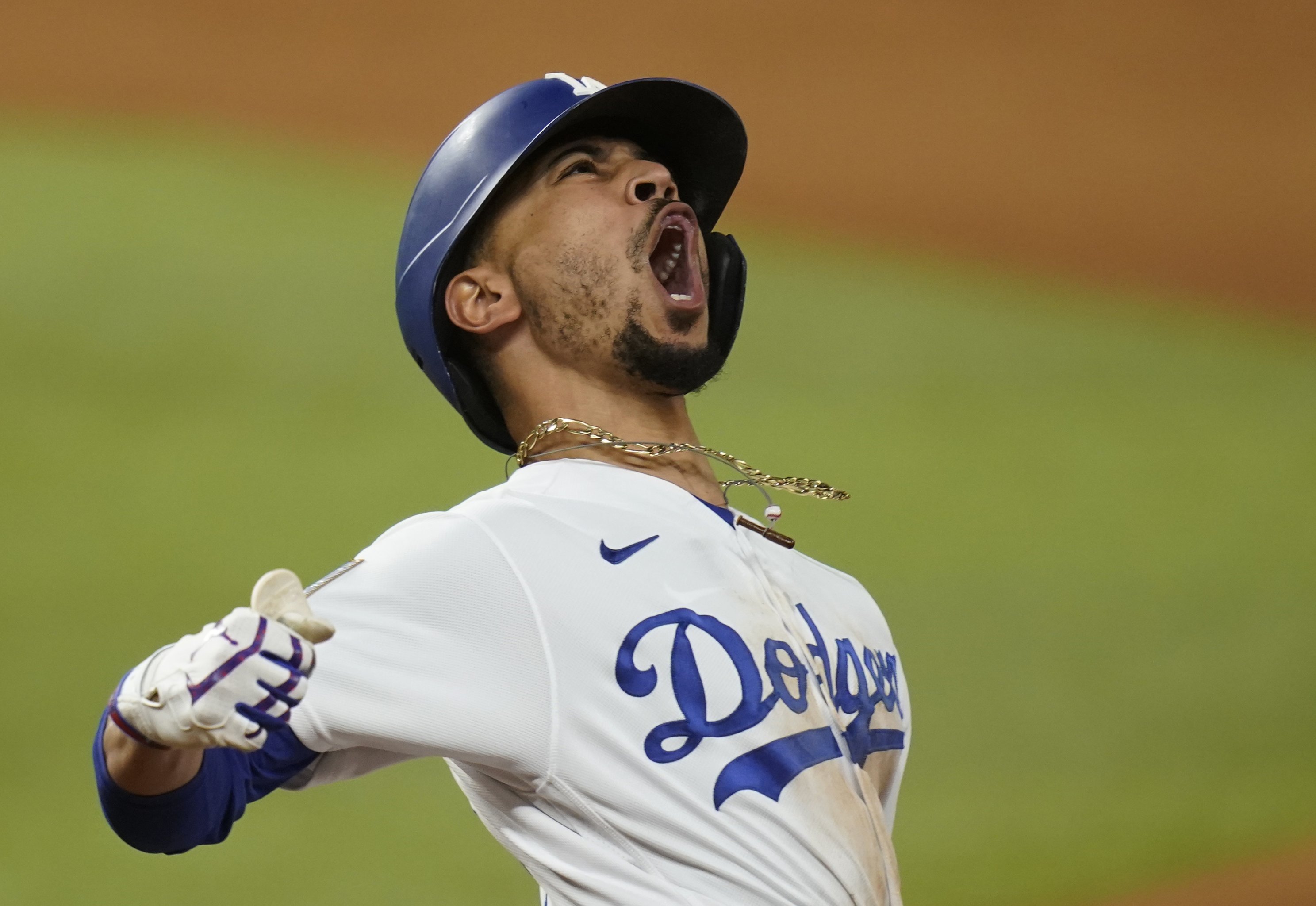Photos: Pair of HRs, Mookie Betts' clutch catch push Dodgers-Braves to Game  7