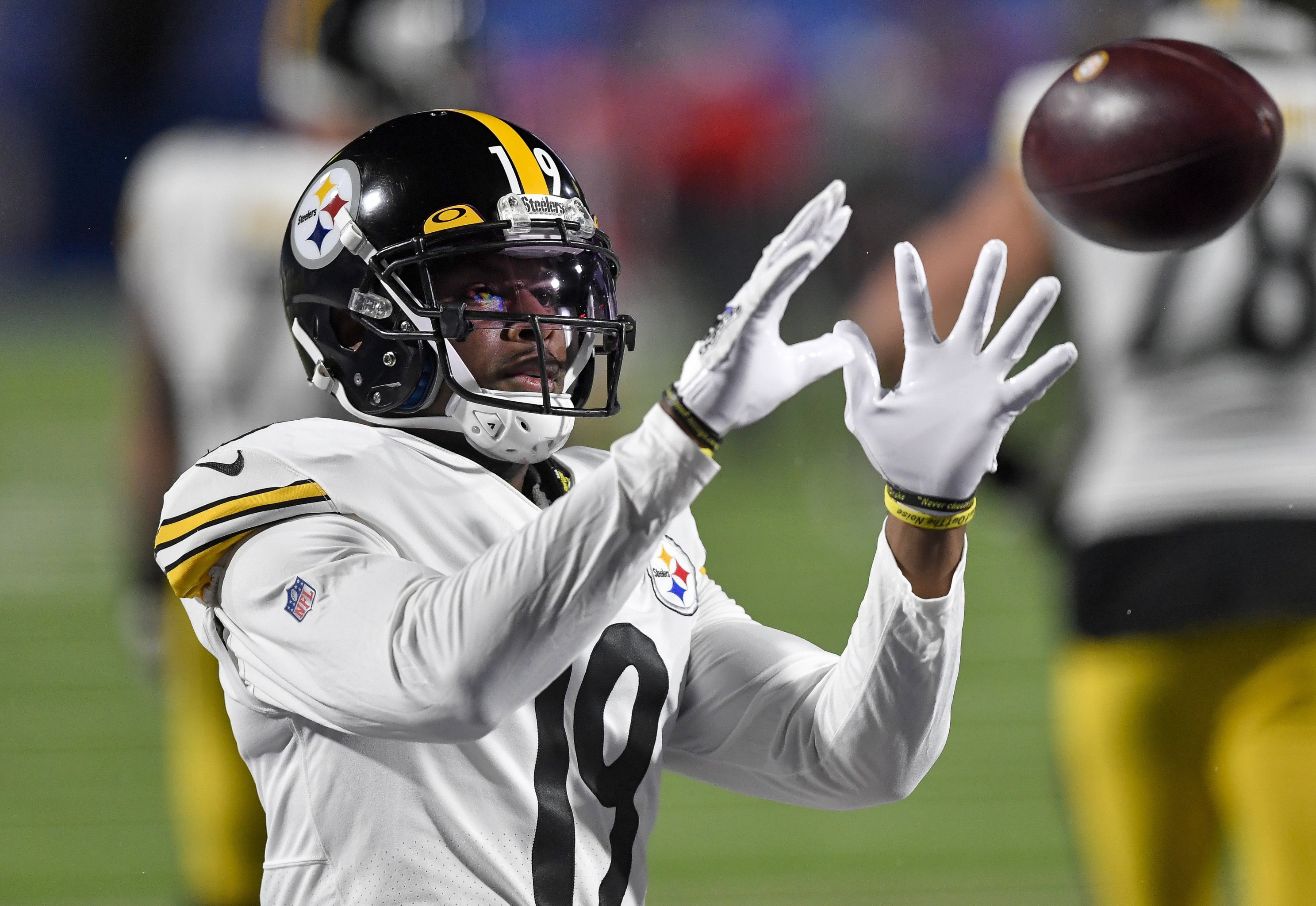 Report: Patriots Make Splash By Signing Free-Agent WR JuJu Smith