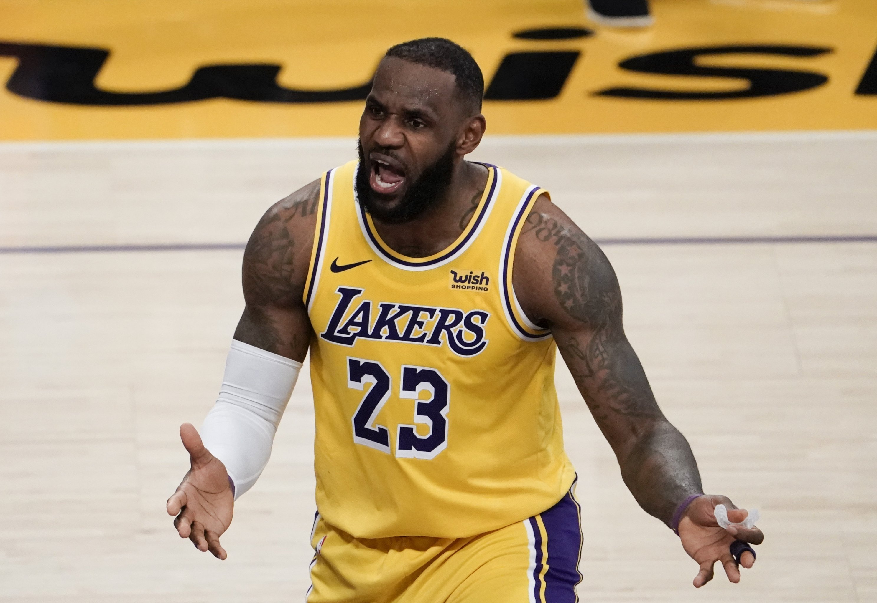 What should the Lakers target in as the NBA trade deadline approaches? -  Silver Screen and Roll