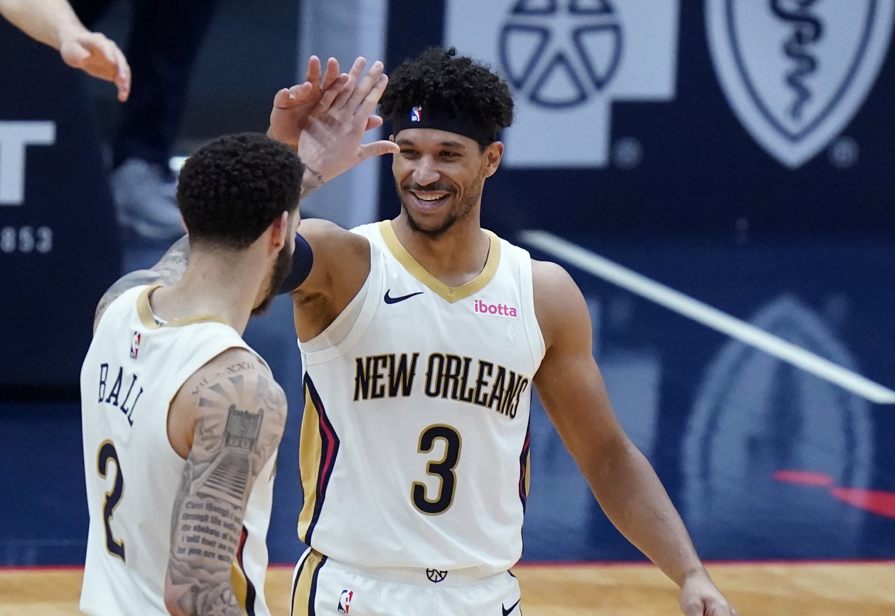 Pelicans send Lonzo Ball, acquire Devonte' Graham from Hornets