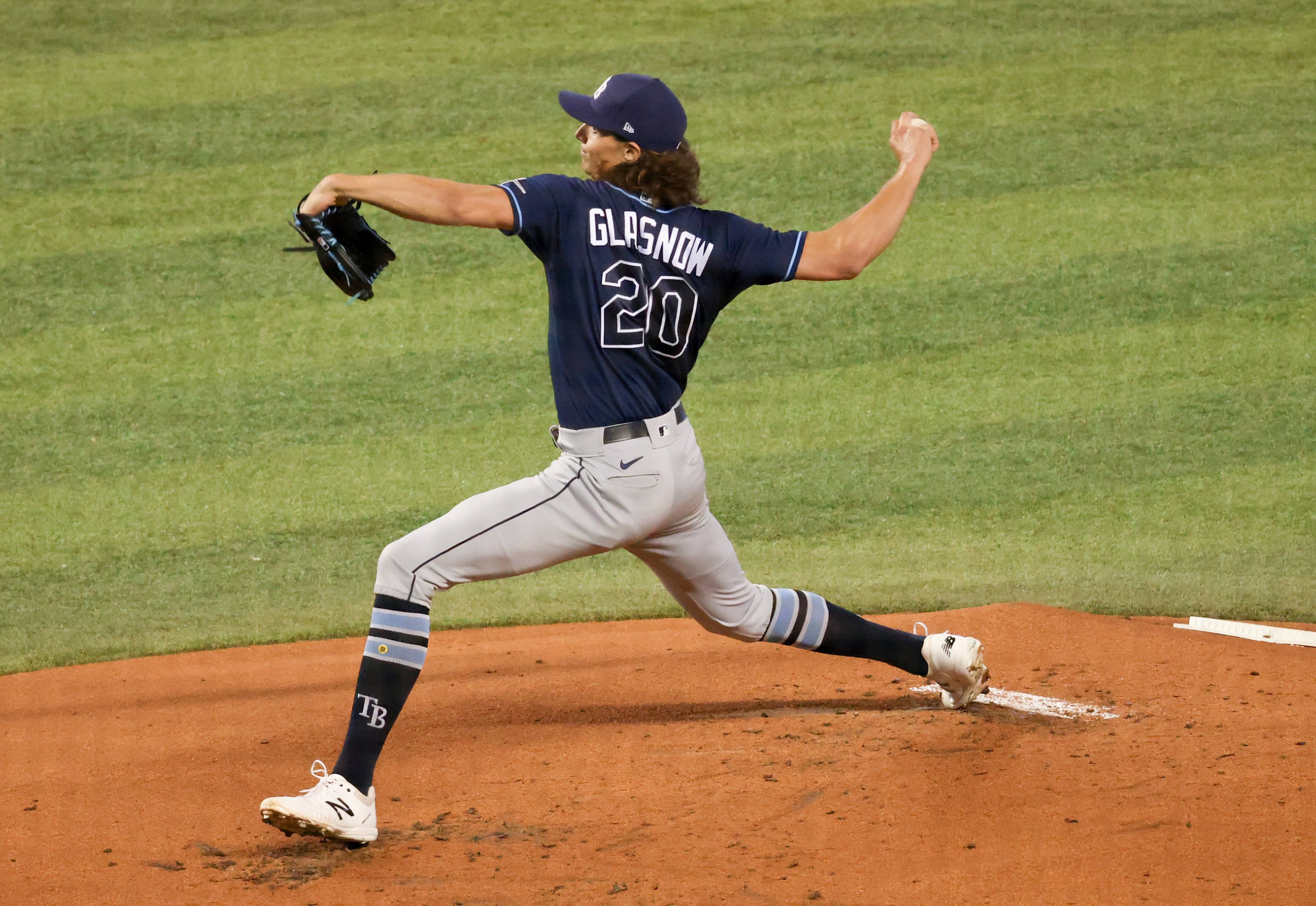 FanGraphs Baseball on X: Trevor Bauer's pitch grips: -Curveball -Screwball  -Two-seam changeup   / X