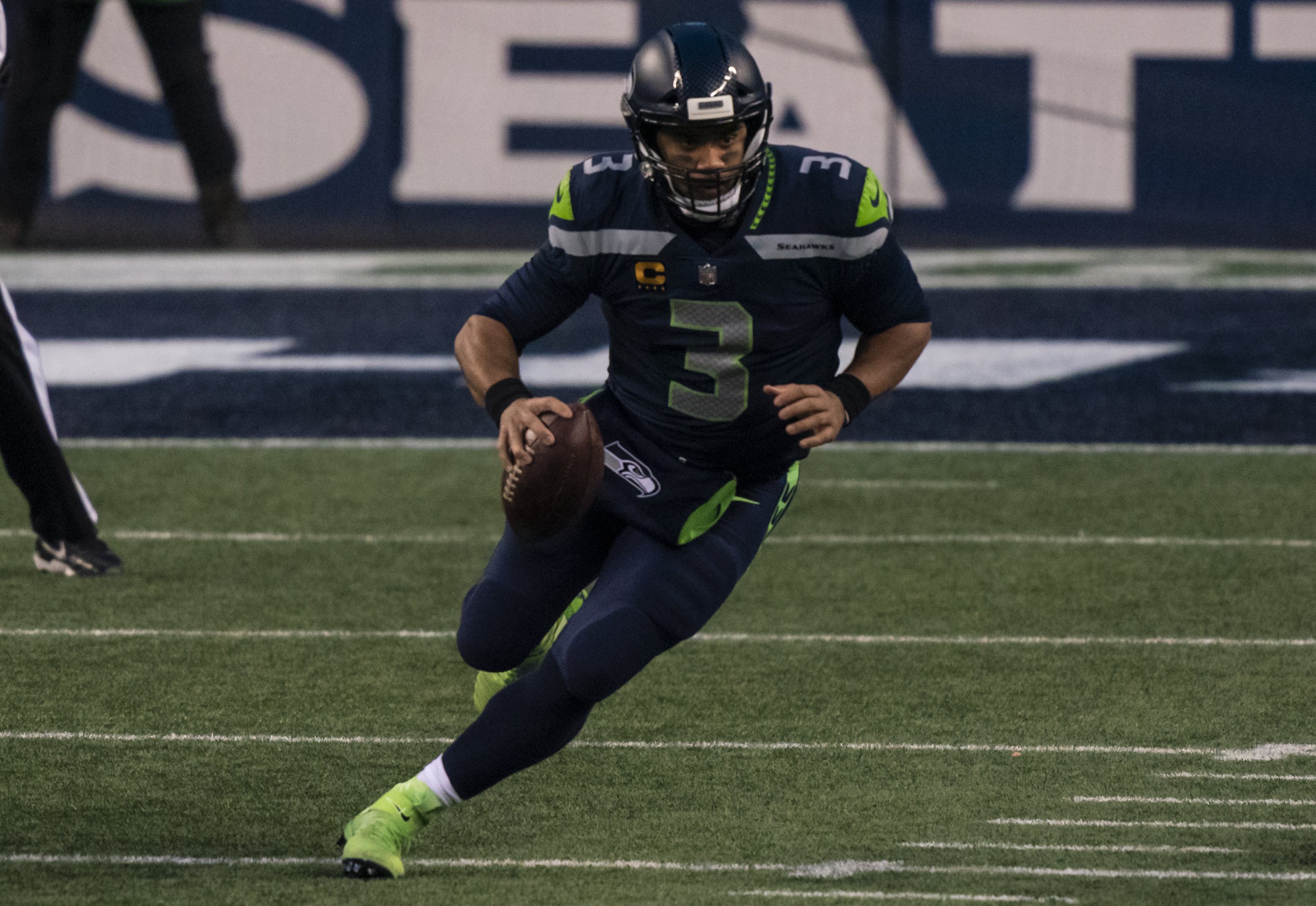 Seattle Sports on X: BREAKING: The Seattle Seahawks 2021-22 schedule has  been officially released. Seattle faces off against the Colts to start  their season and will feature 5 primetime games in the