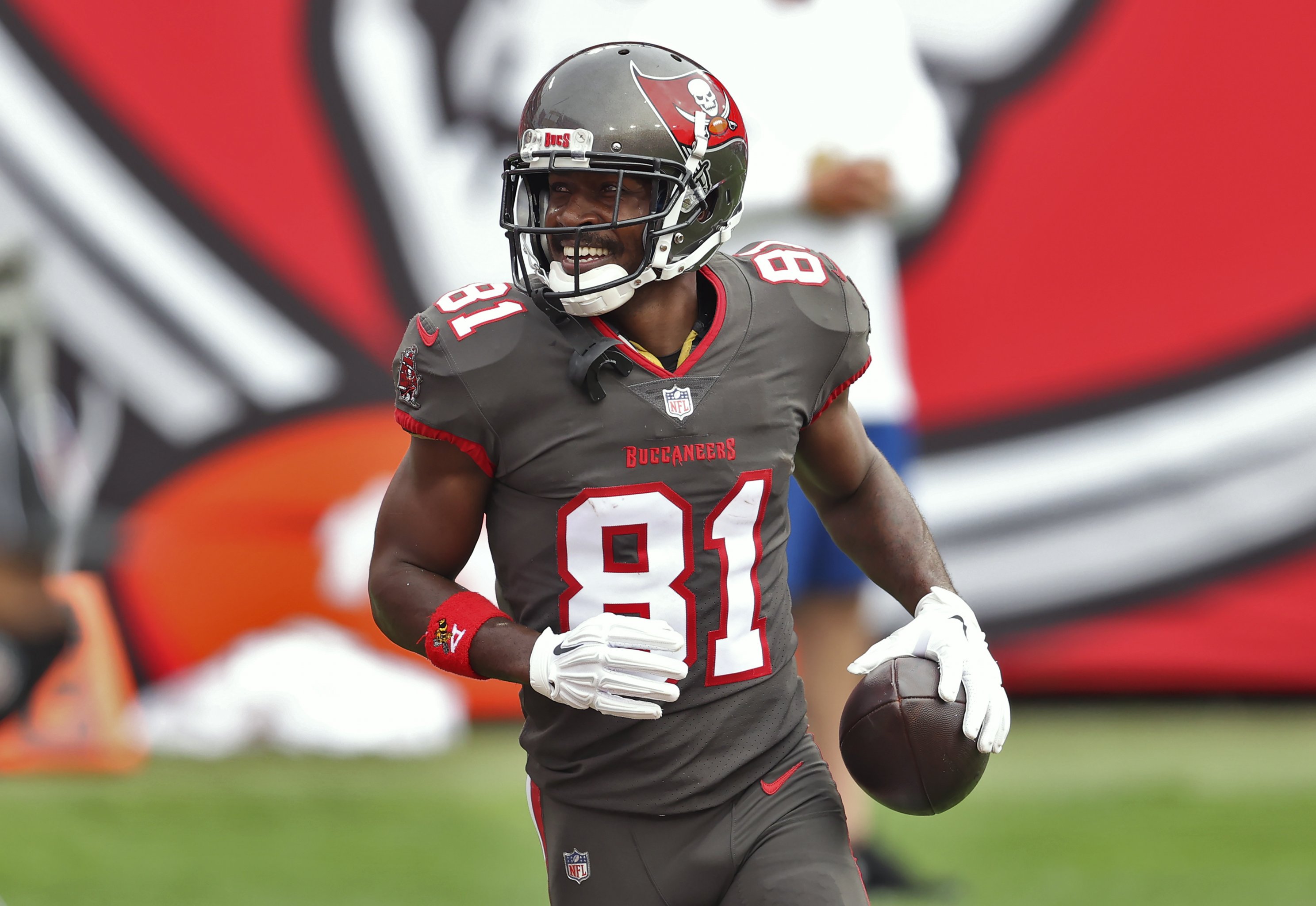 Bucs GM insists 'there's no risk' signing Brown to 1-year deal