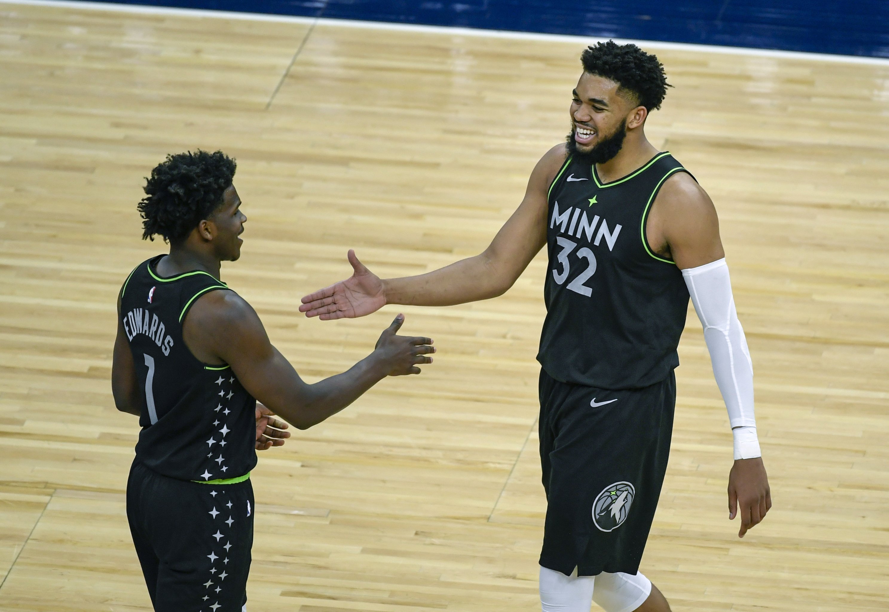 Former Timberwolves guard D'Angelo Russell openly criticized Rudy Gobert on  court, in locker room, per report 