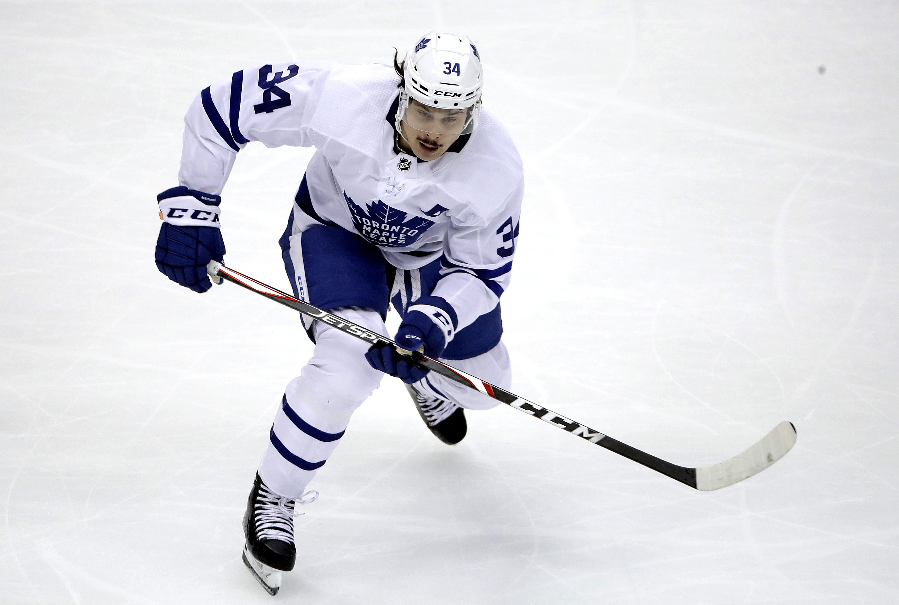 Maple Leafs up ante in East by making trade with Blackhawks