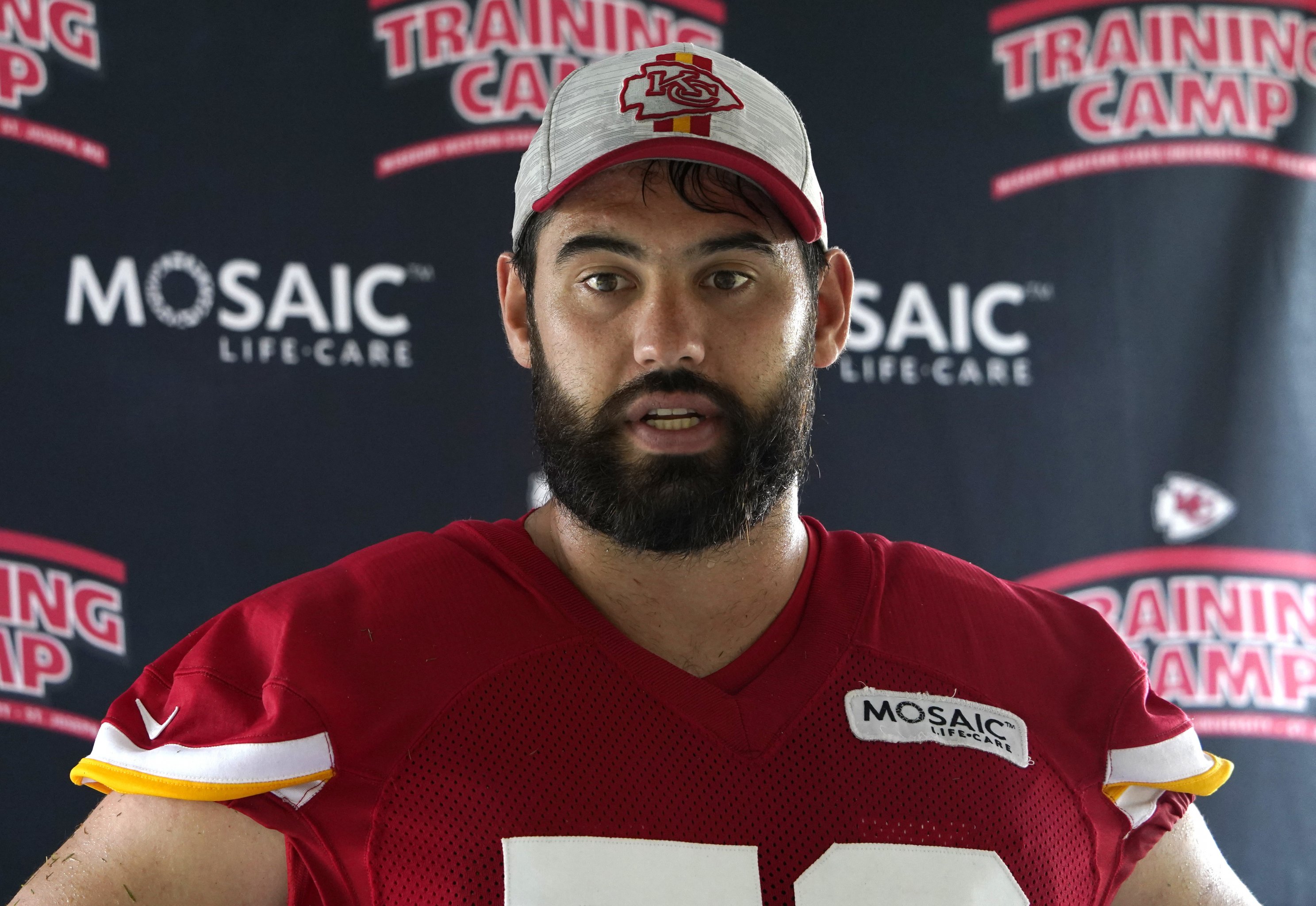 Jets acquire OL Duvernay-Tardif from Chiefs for TE Brown