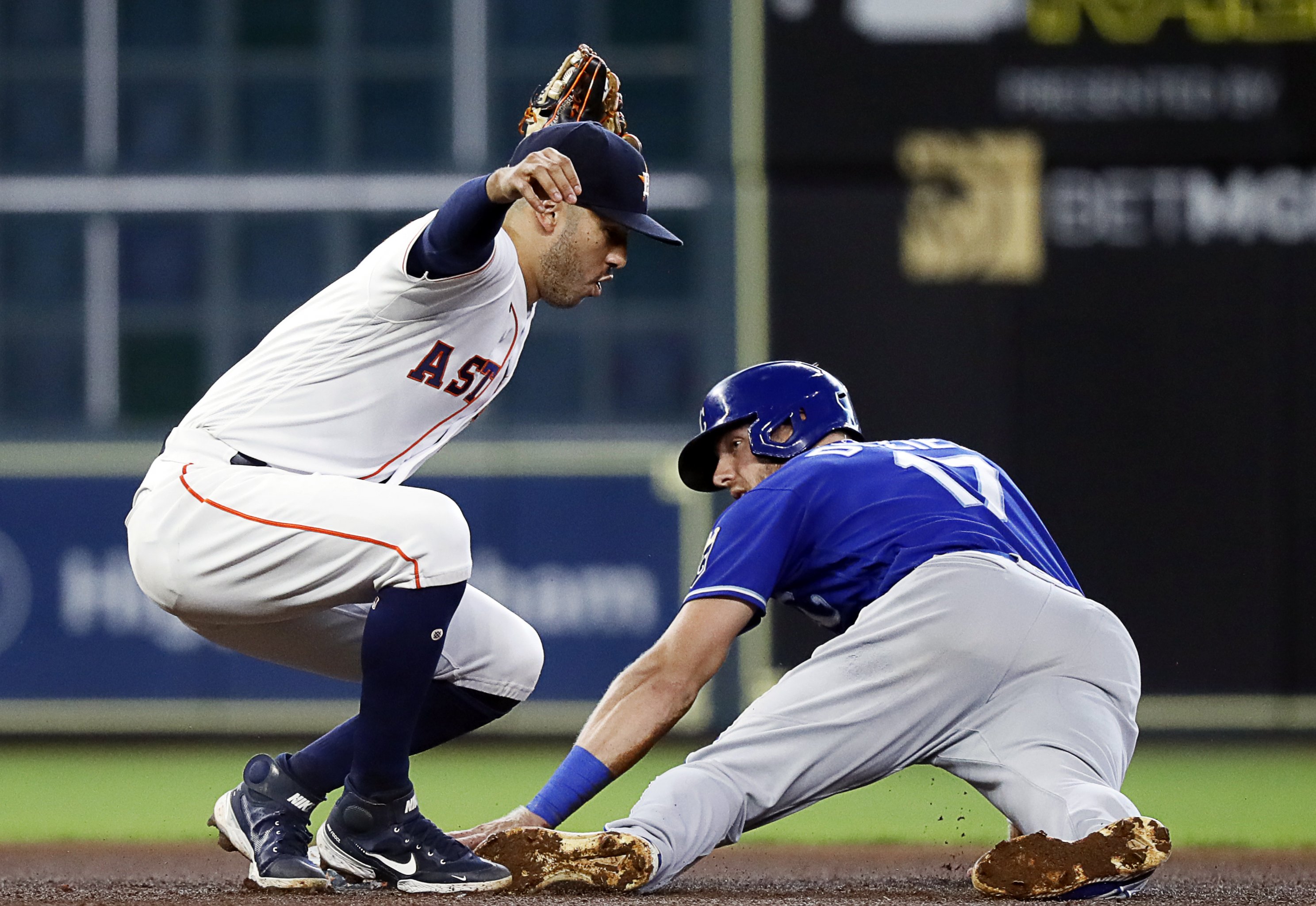 Carlos Correa Next Team Odds: Chicago Cubs Early Favorites to Land