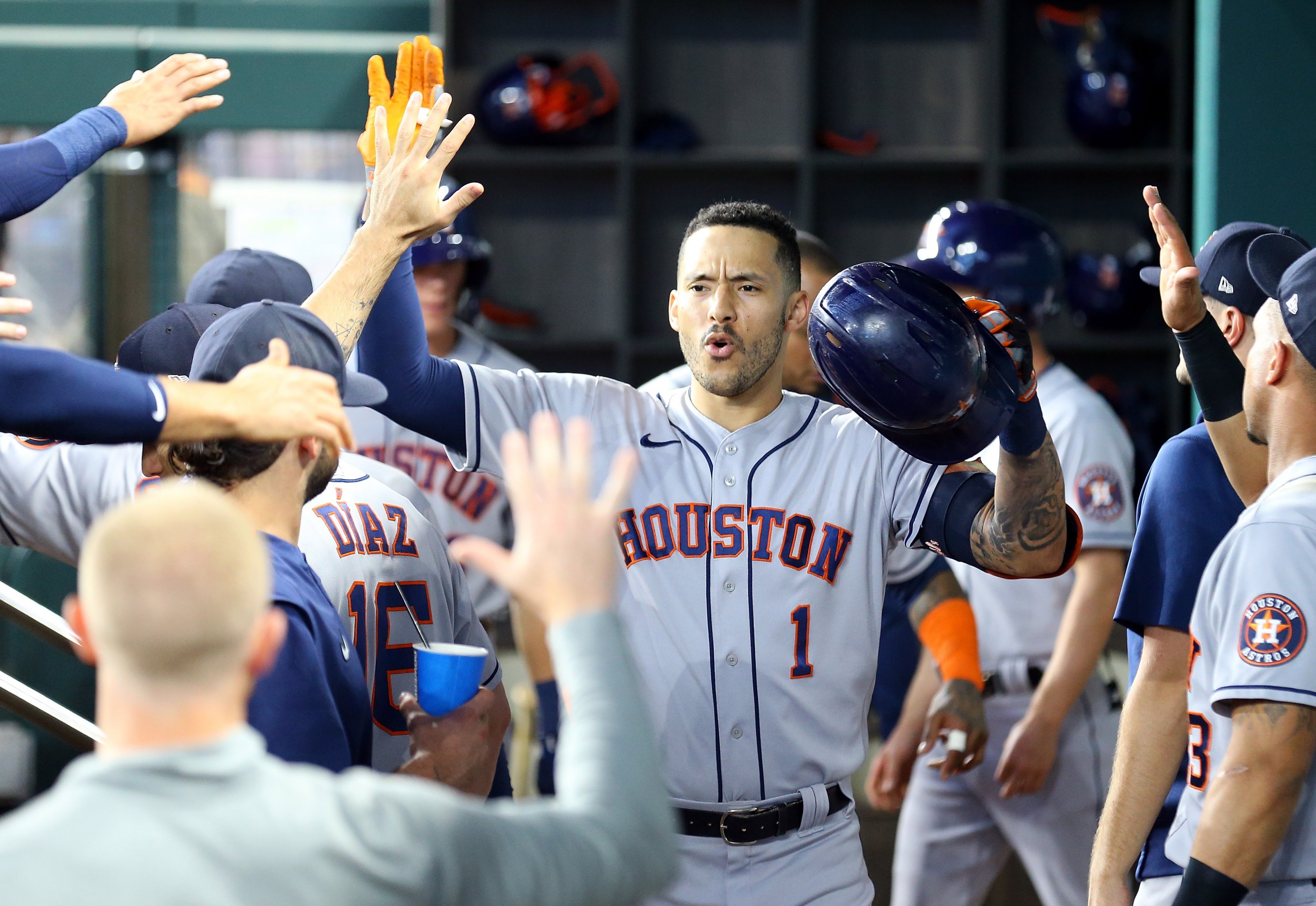 Astros avoid arbitration with Carlos Correa, settle on 2021 salary