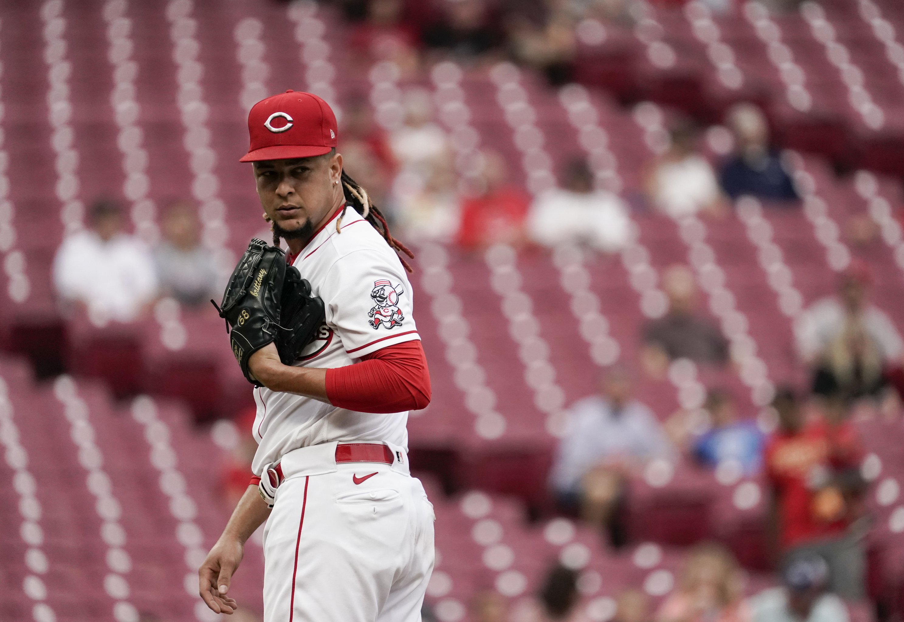 Luis Castillo shines as Reds top Marlins 6-4