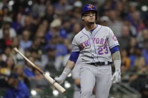 Mets' Javier Báez flips thumbs down gesture to New York fans in response to  boos