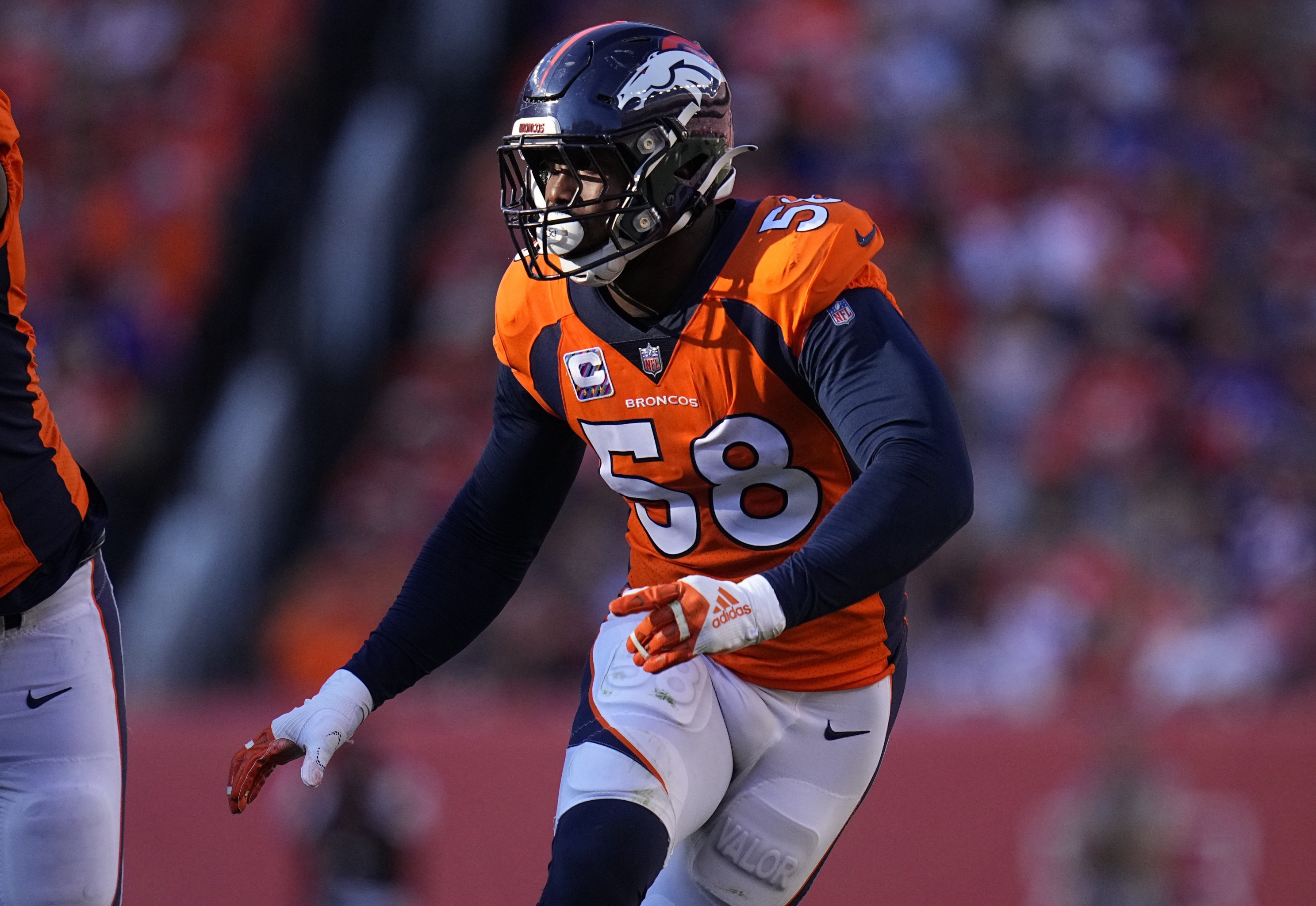 Von Miller reuniting with Broncos? The free agent says I kinda