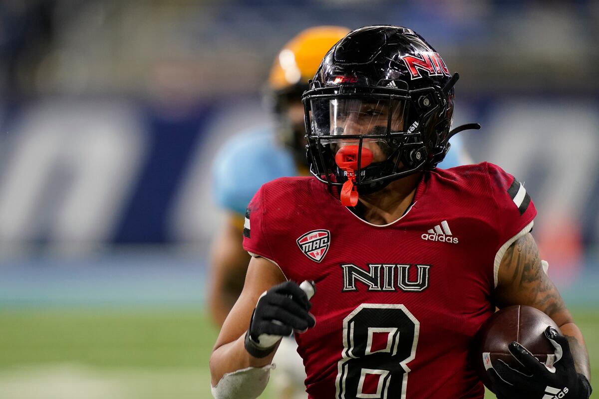 College Bowl Picks 2021-22: Latest Odds and Predictions Against the ...