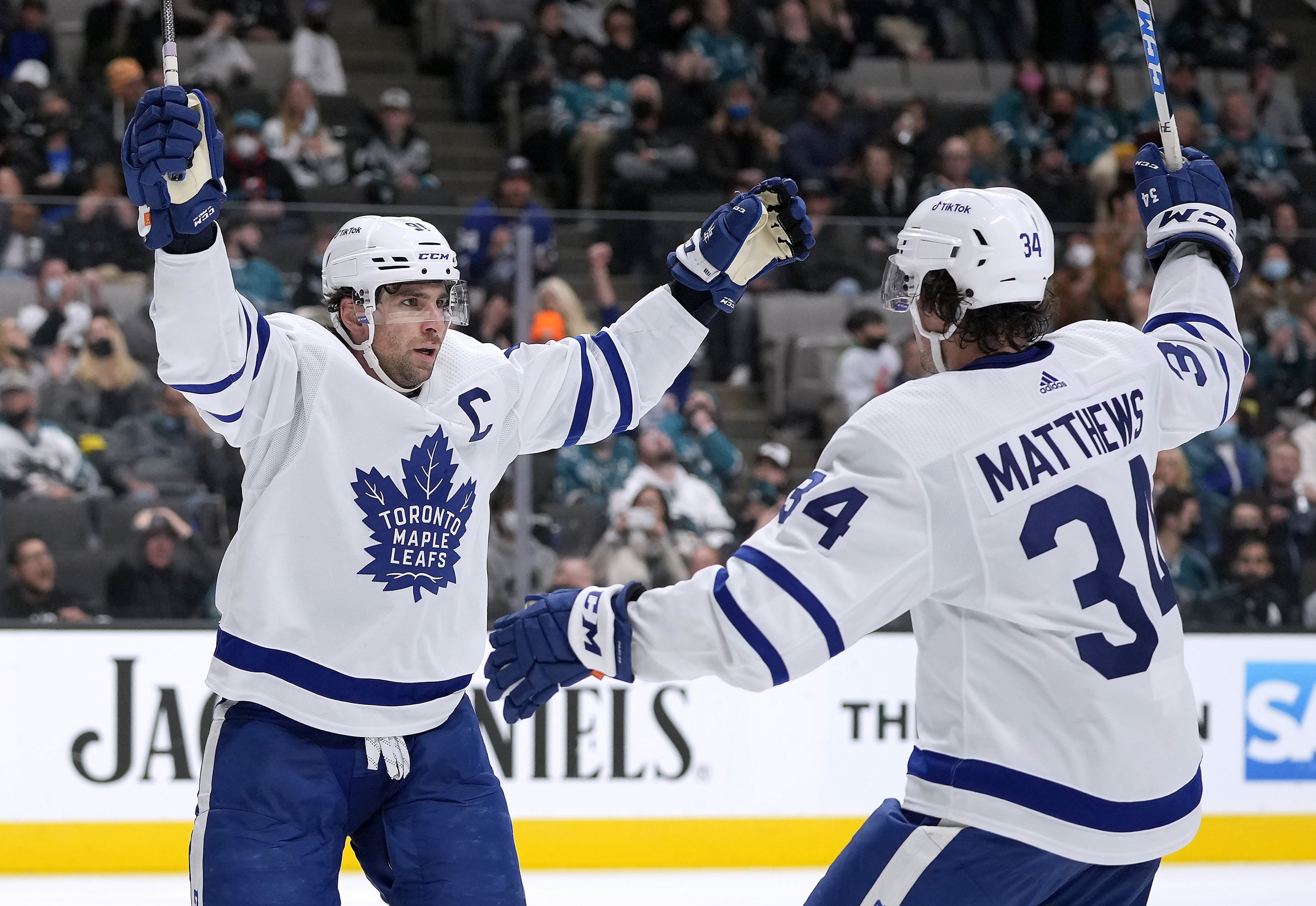Devils' 13-game win streak halted in 2-1 loss to Maple Leafs