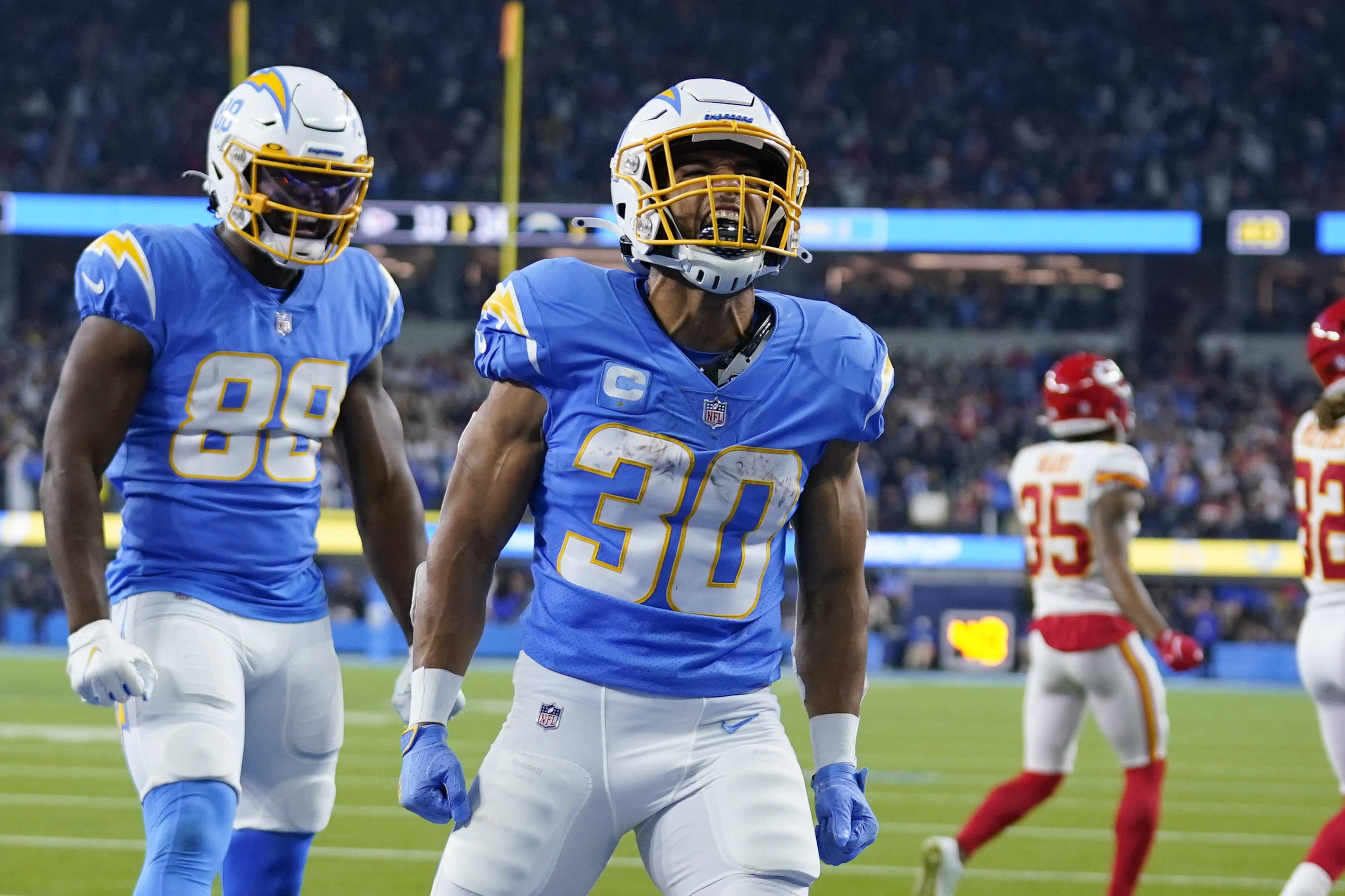Twitter reacts to Chargers' 2022 Pro Bowl selections, snubs