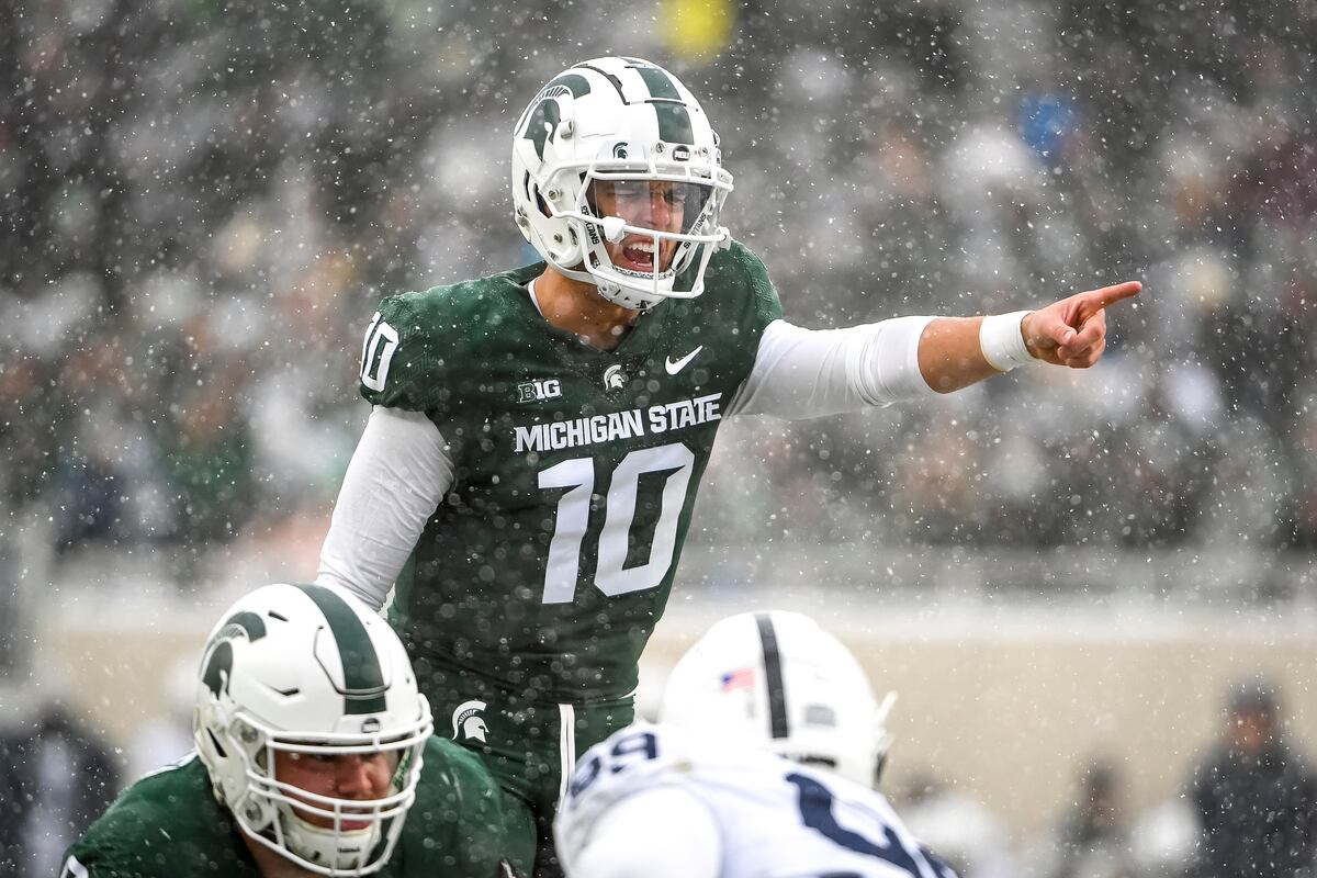 College Football Bowl Picks 202122 Odds and Predictions for Every