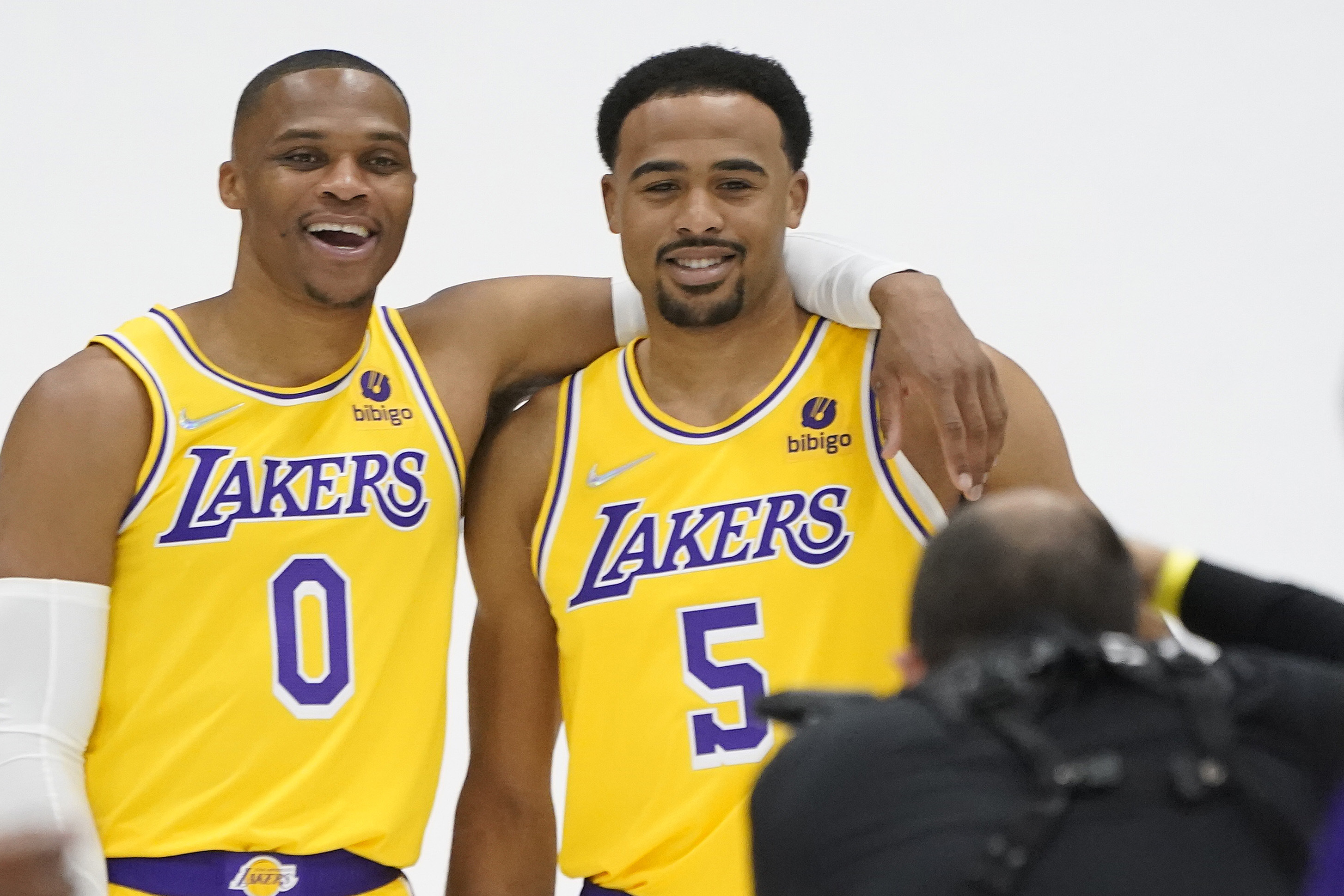 Lakers' new jersey patch deal with Bibigo worth double the NBA average -  Silver Screen and Roll