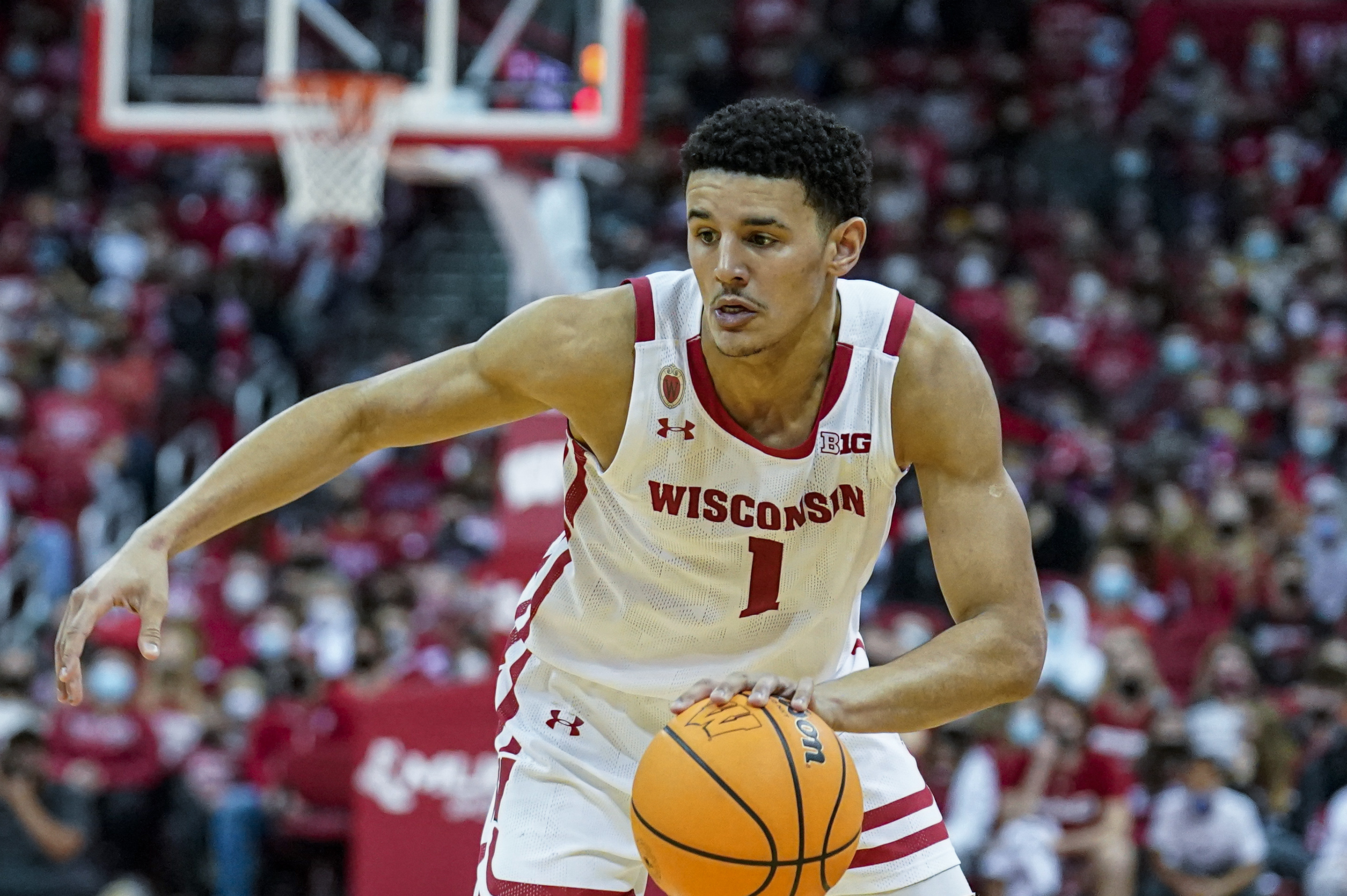 Badgers men's basketball moves up again, now No. 15 in AP poll, Wisconsin  Badgers