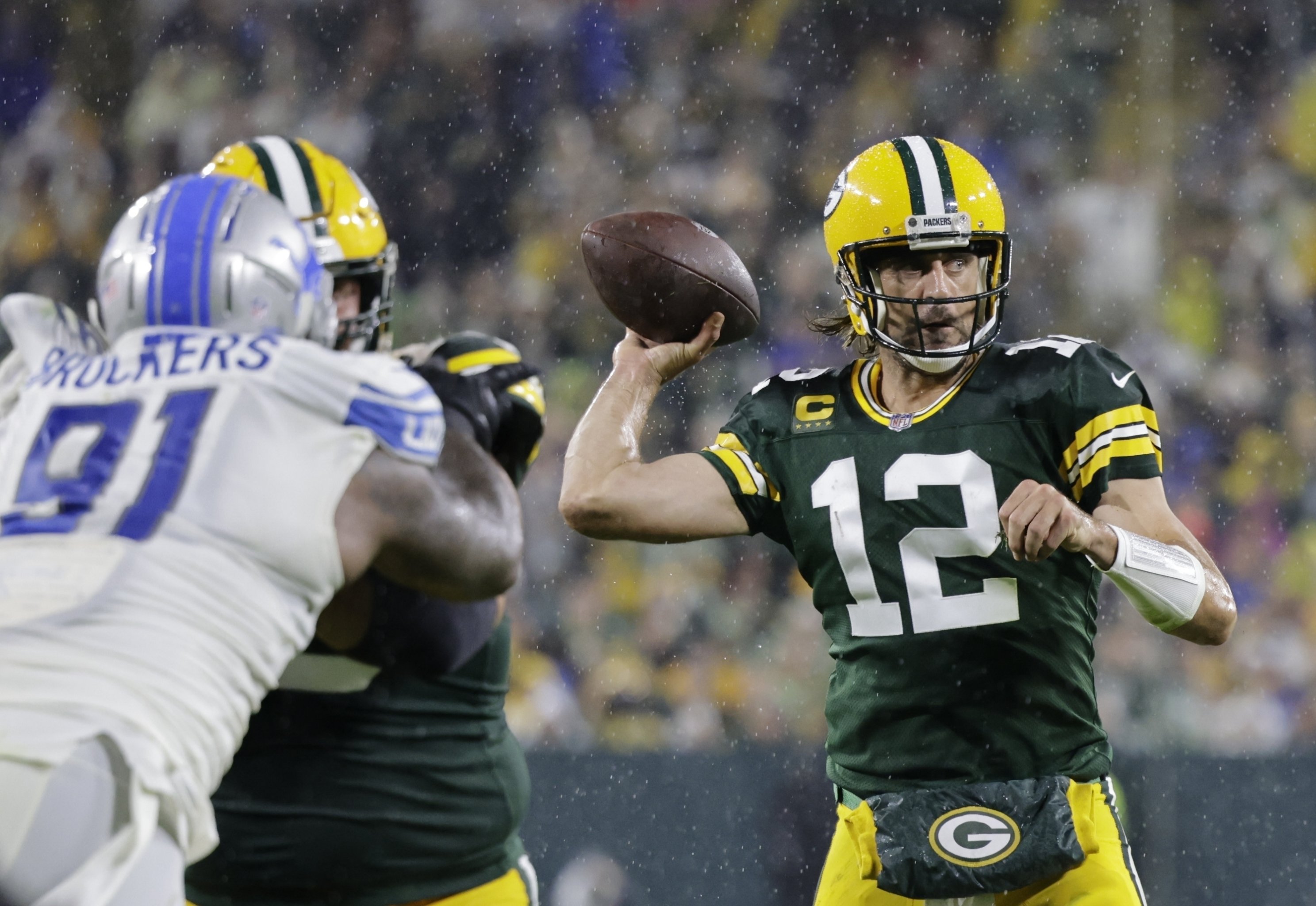 NFL picks, predictions for Week 16: Packers top Titans in thriller