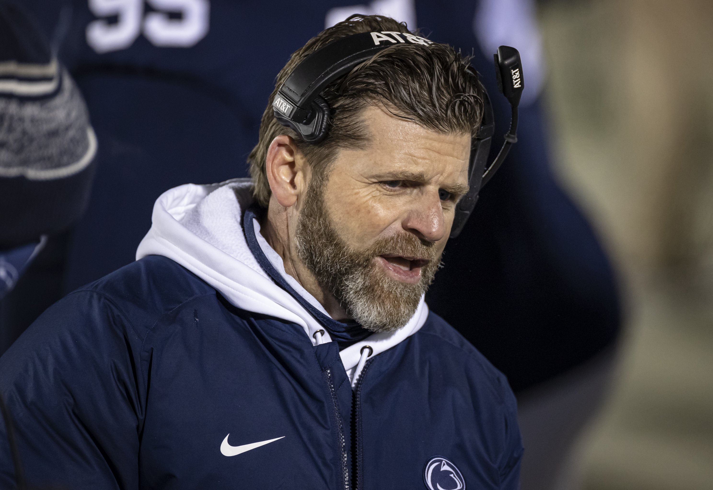 Watch: Washington coach Jimmy Lake incident with player; A.D. issues  statement - Footballscoop