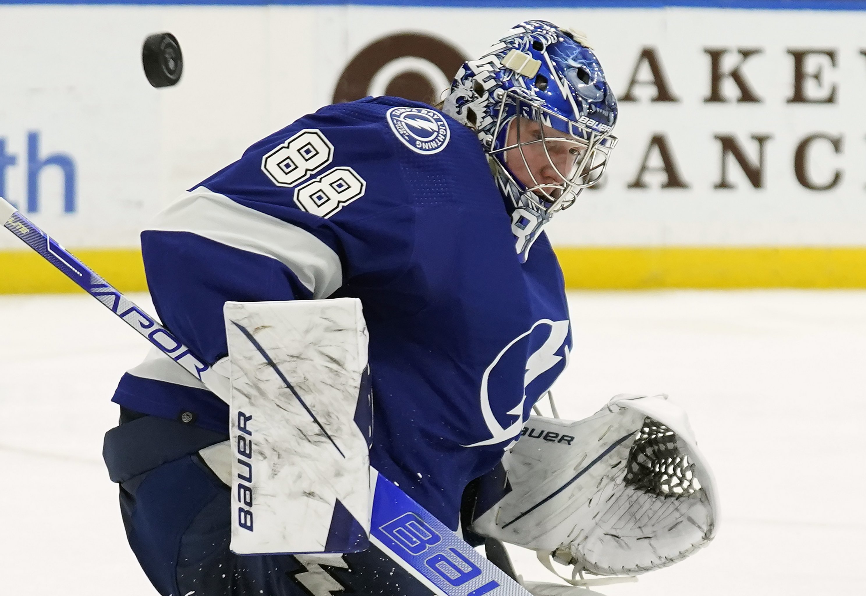Backup Hockey Player Becomes Oldest Goalie to Win NHL Debut