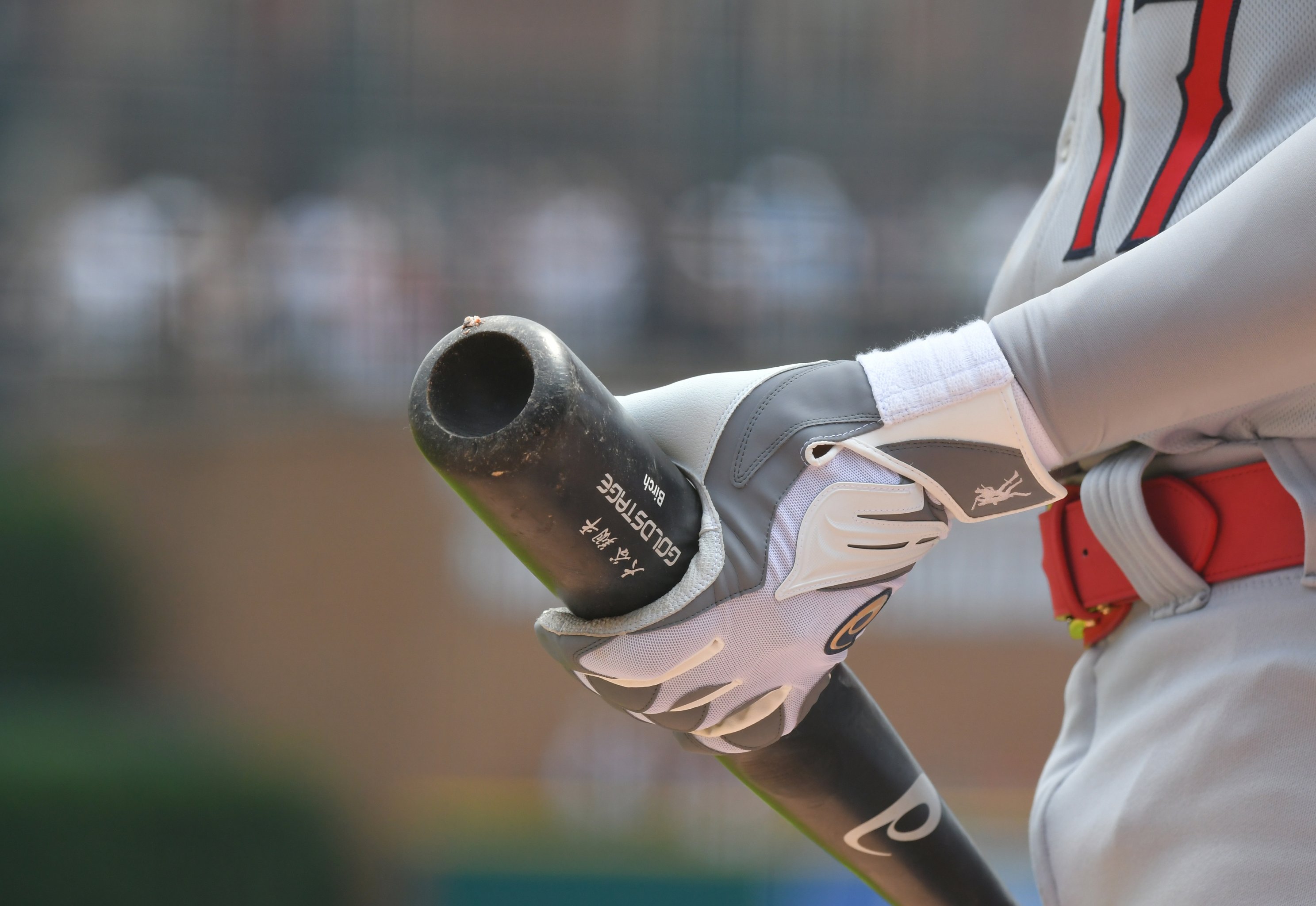 What Pros Wear: Corey Seager's Nike MVP Elite Pro Batting Gloves