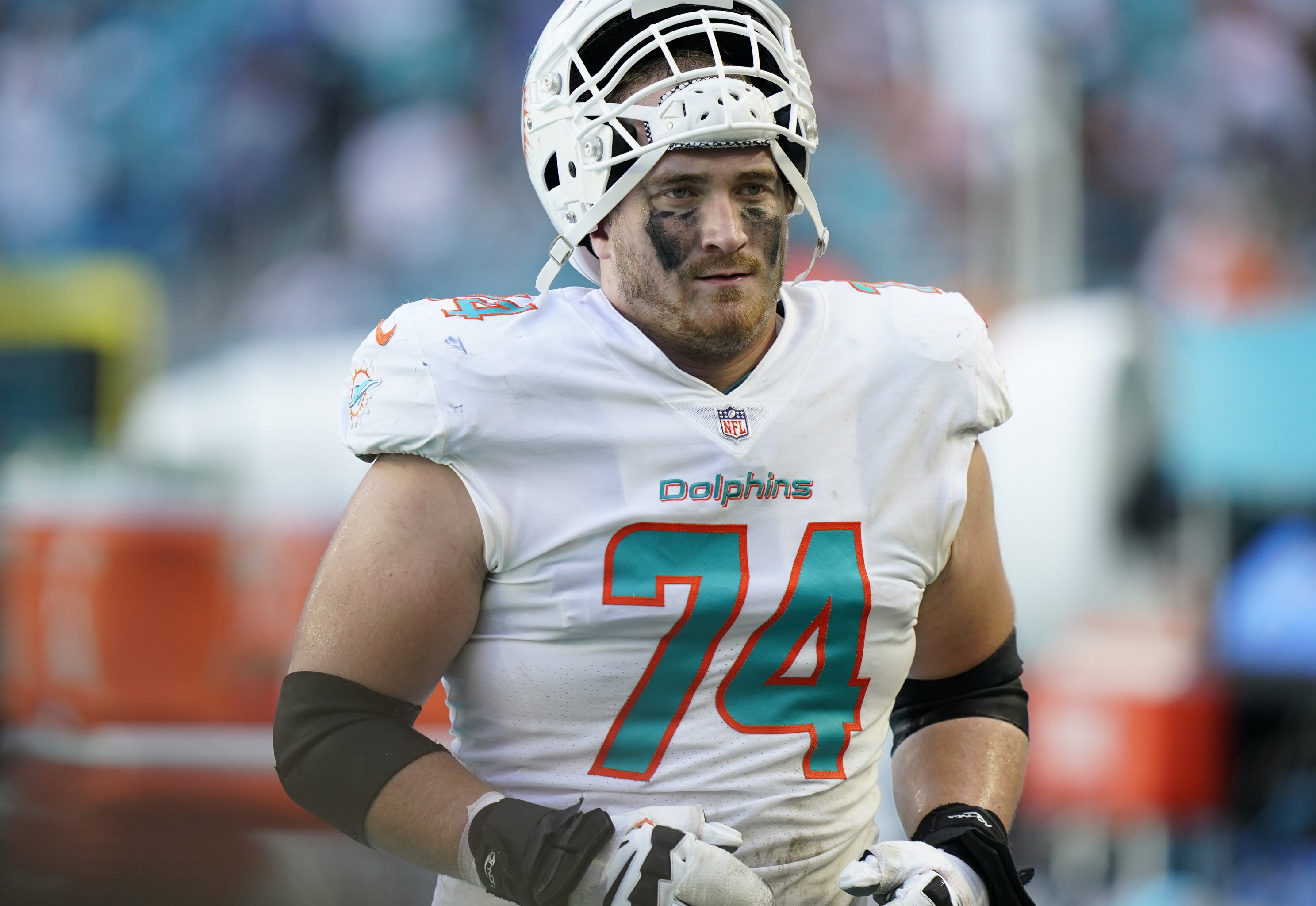 Miami Dolphins agree to terms with center Matt Skura