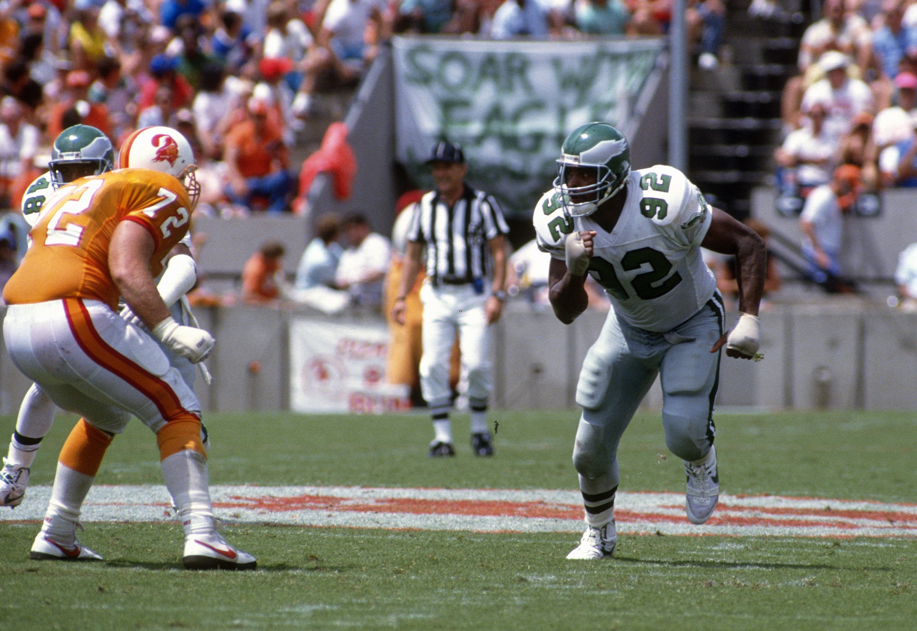 Career in a Year Photos 1997: Emmitt Smith soars to score