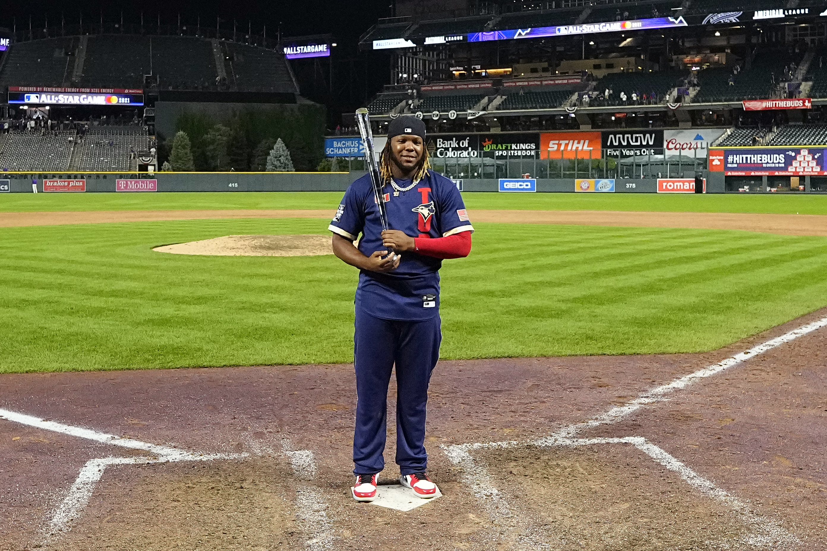 MLB stars spice up the diamond on Players Weekend