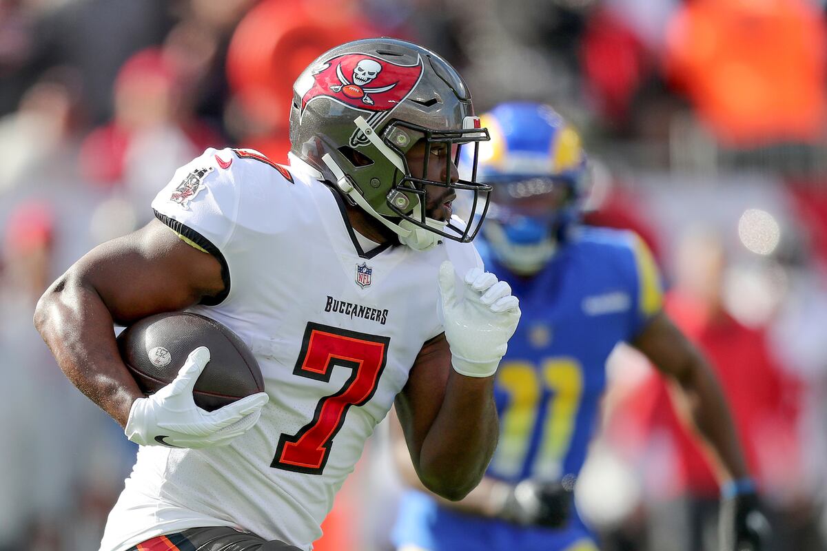 Ideal Landing Spots for Leonard and the NFL's Top FA Running