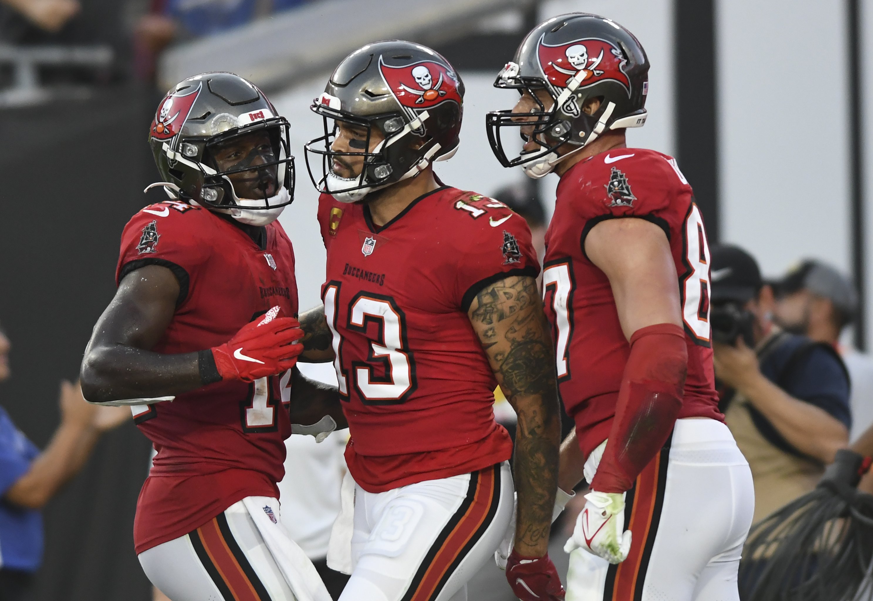 Greg Auman on X: Here's shot of Jameis Winston in Bucs' all-red Color Rush  uniforms for next week's game at Rams.  / X