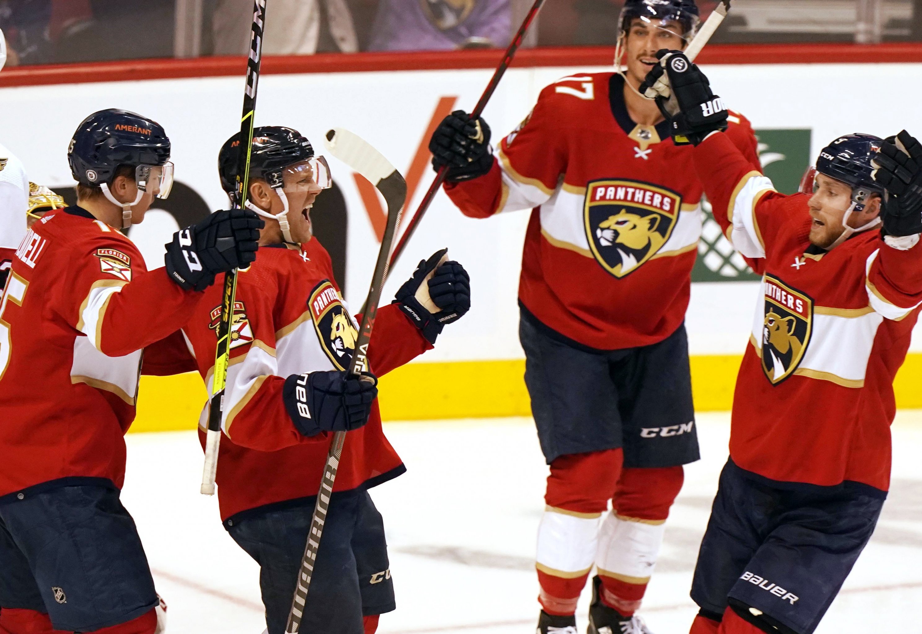 Islanders' Chara breaks NHL record for games by defenseman – KTSM 9 News