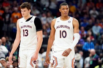 Auburn's Walker Kessler (left) and Jabari Smith