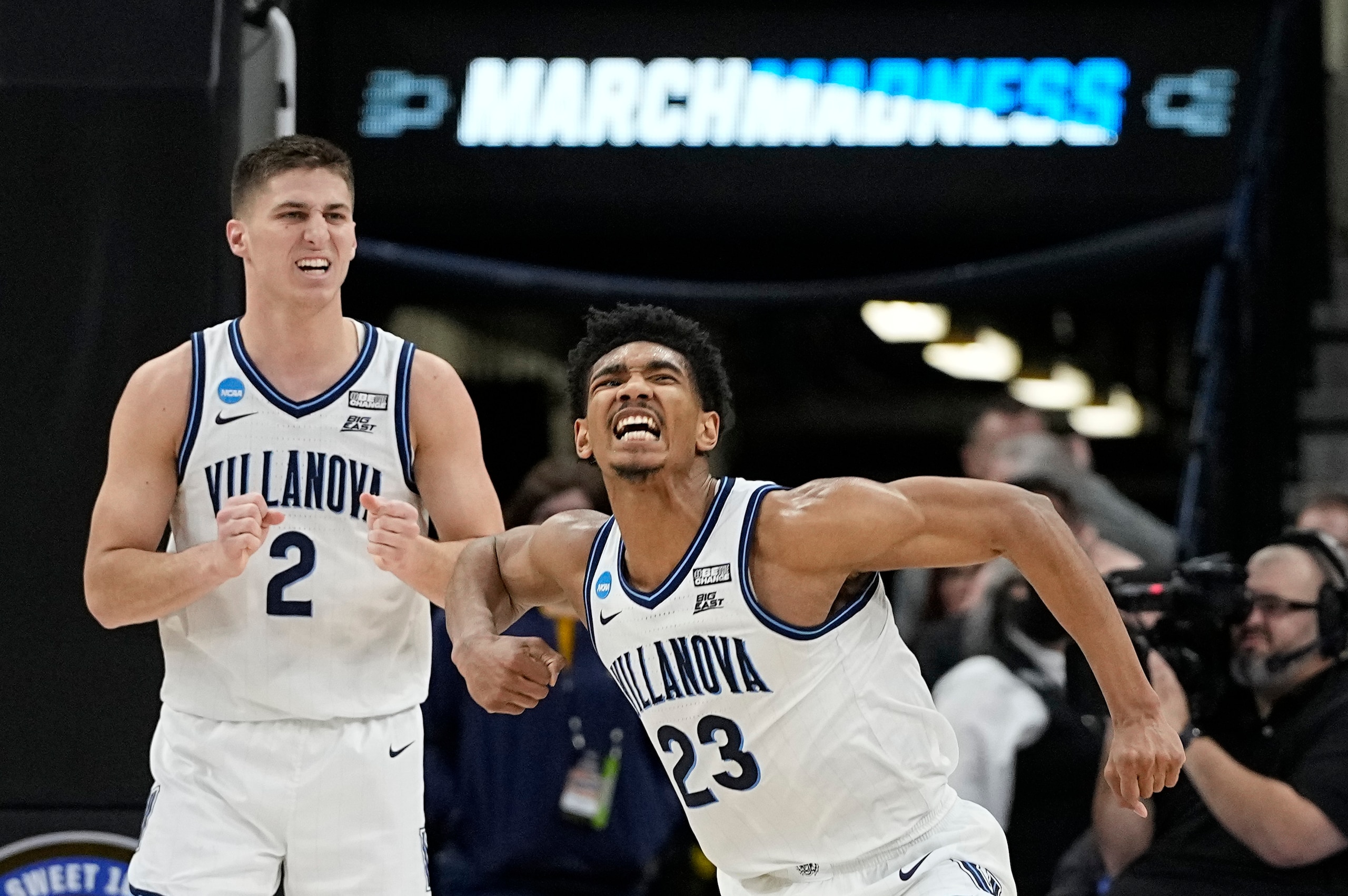 Villanova's Collin Gillespie (2) and Jermaine Samuels (23)