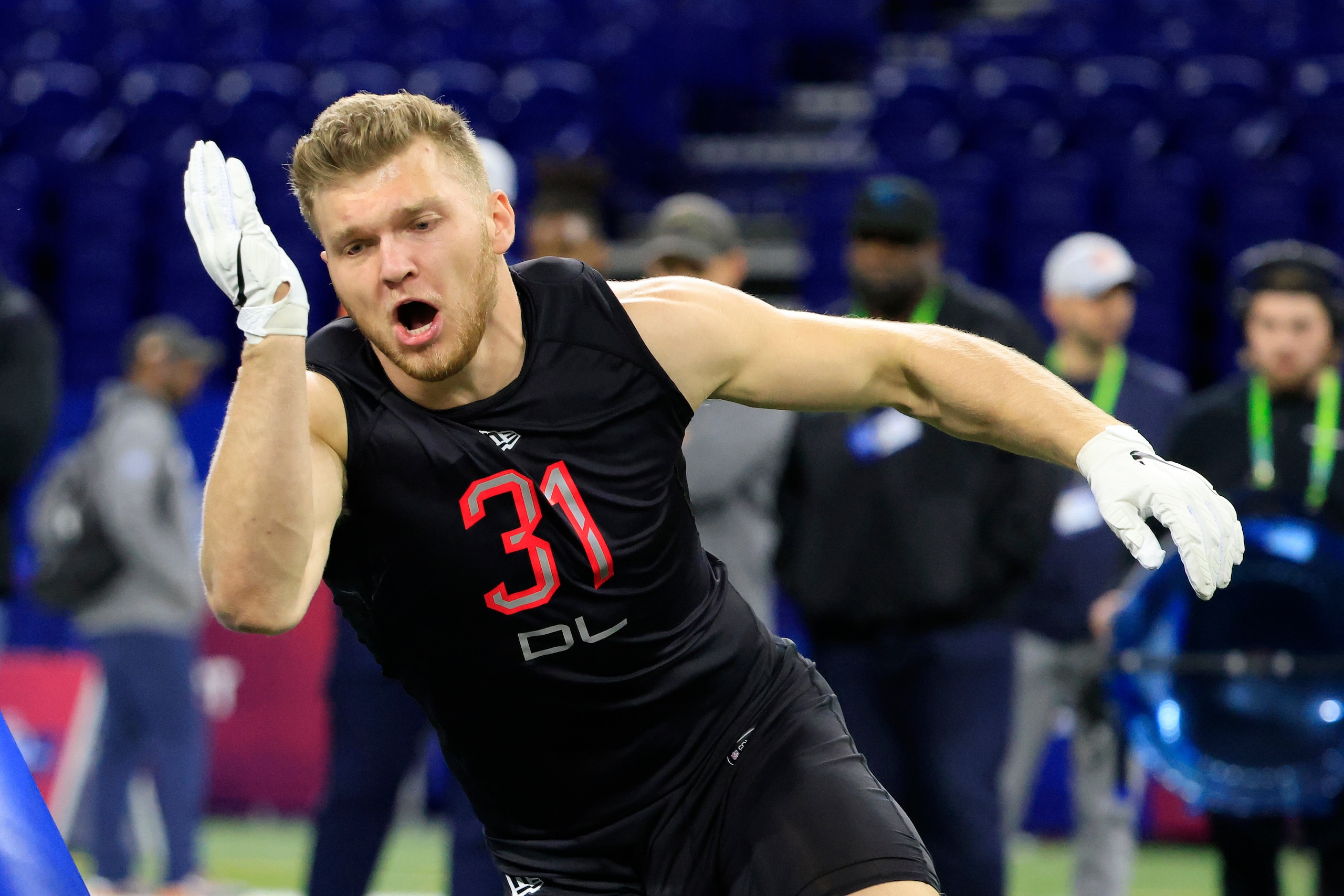 Michigan edge-rusher Aidan Hutchinson
