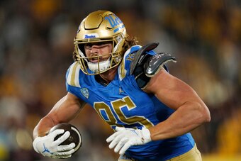UCLA tight end Greg Dulcich