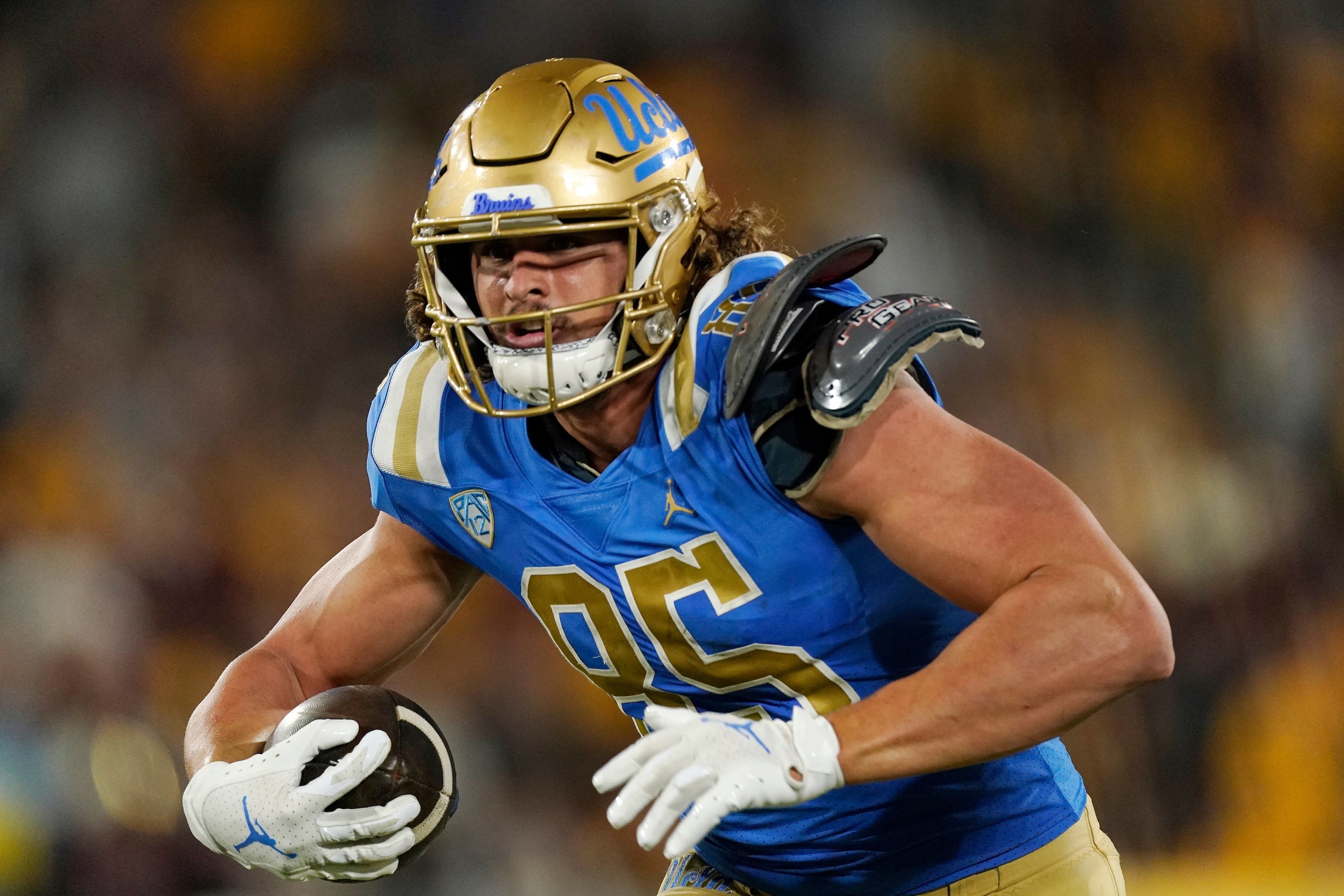 UCLA tight end Greg Dulcich