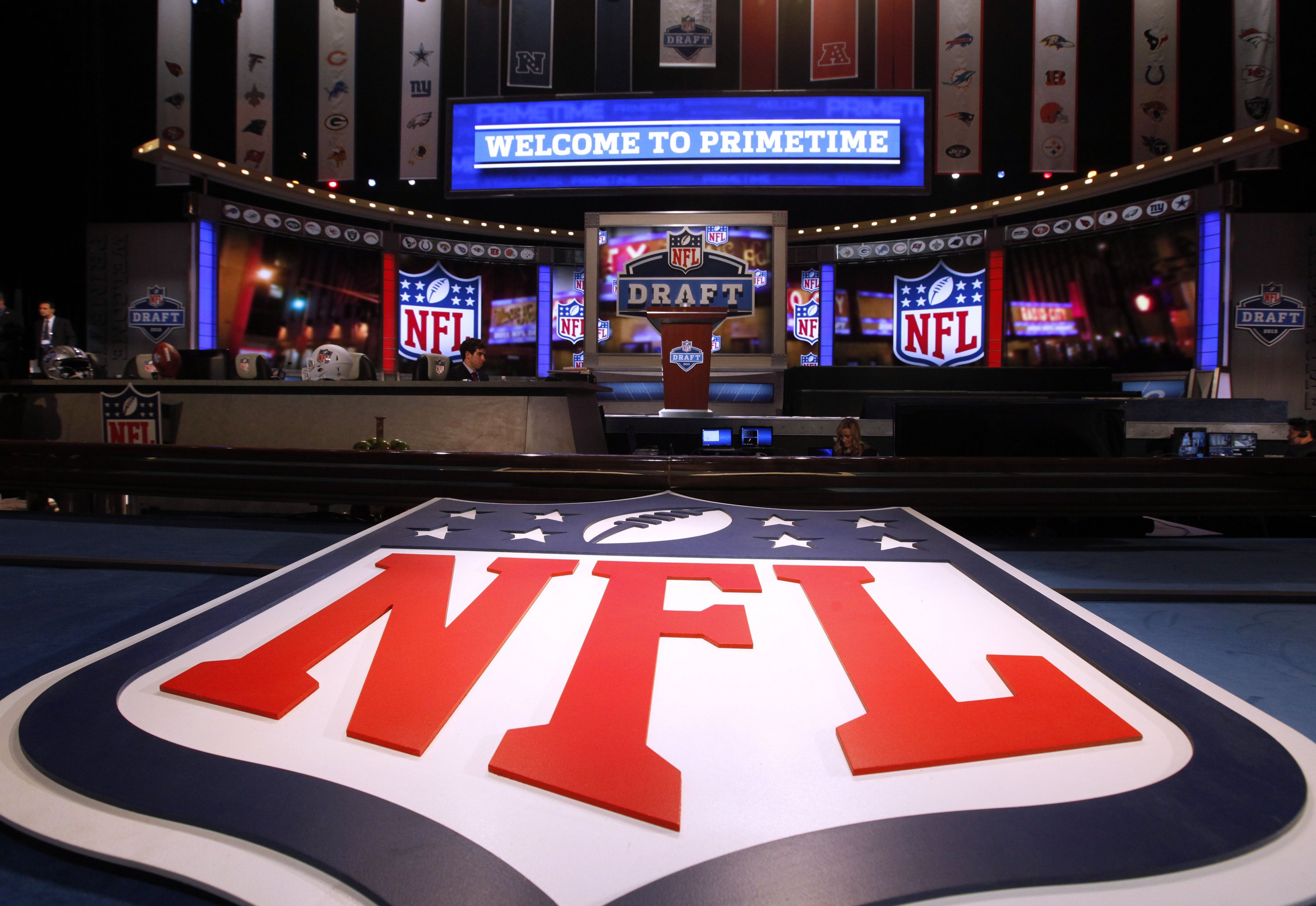 2022 NFL mock draft: Trades shake up order - Sports Illustrated