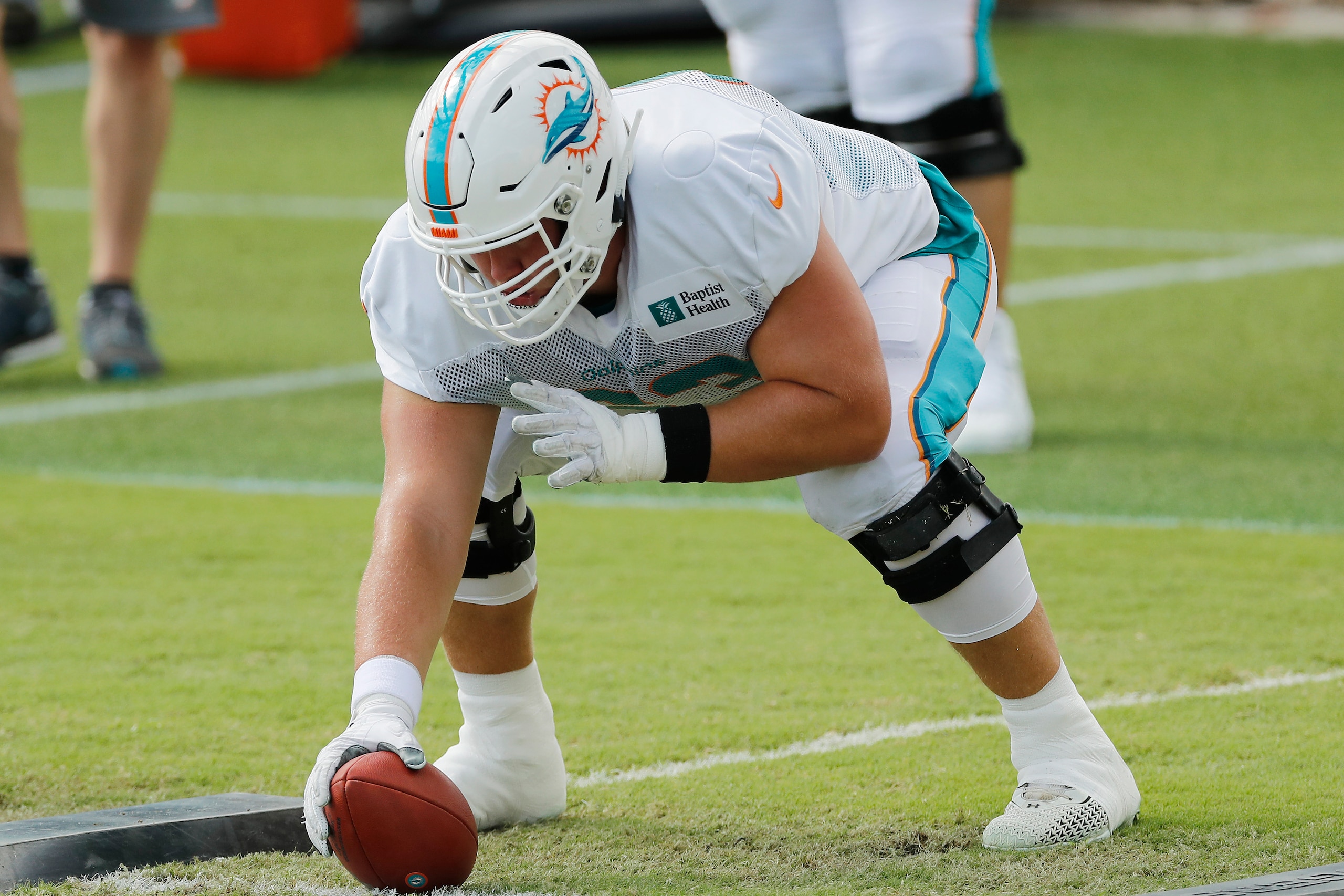 Dolphins center Michael Deiter