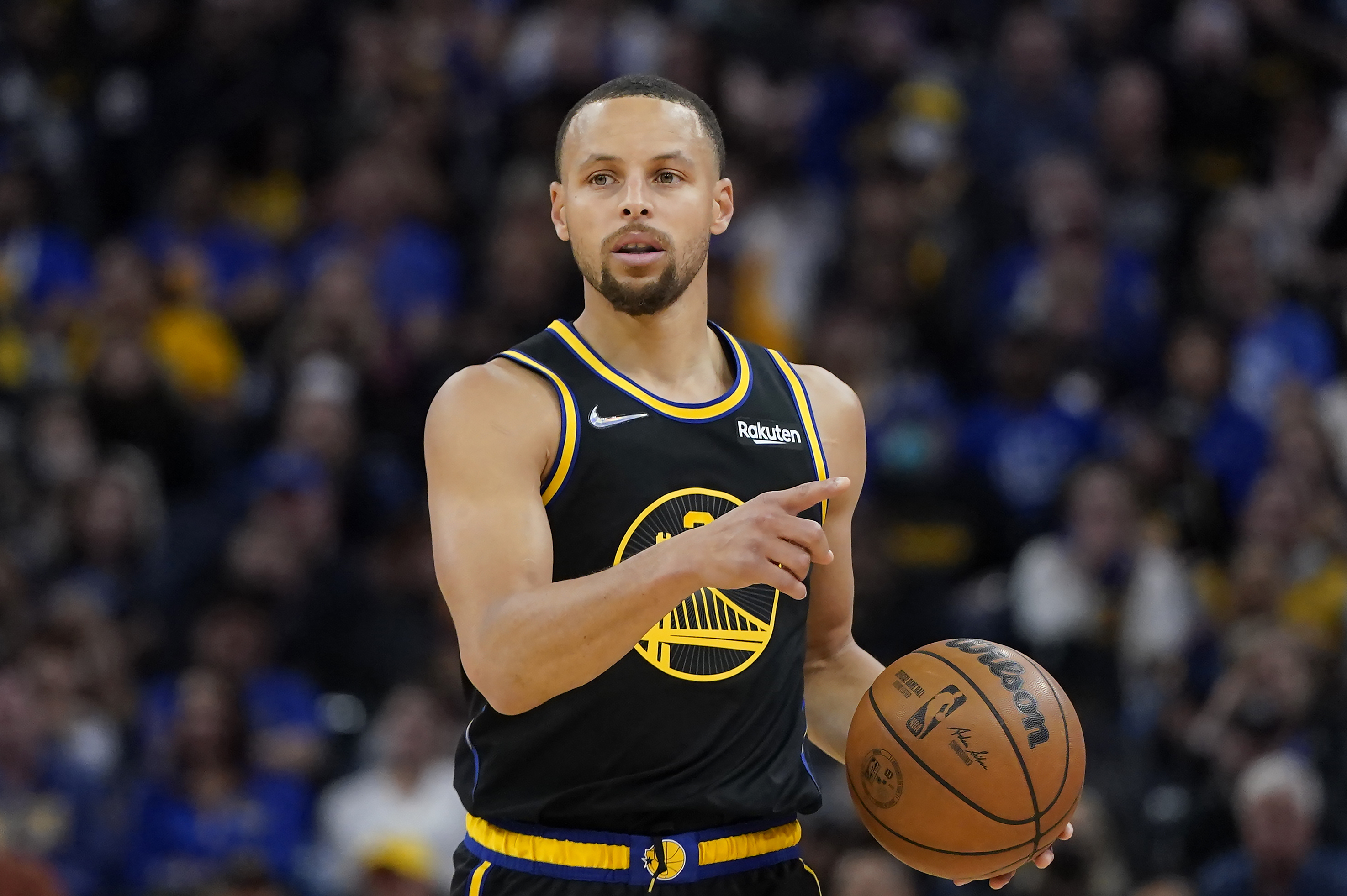 Steph Curry's Iconic Game 4 Draws Rave Reviews as Warriors Steal
