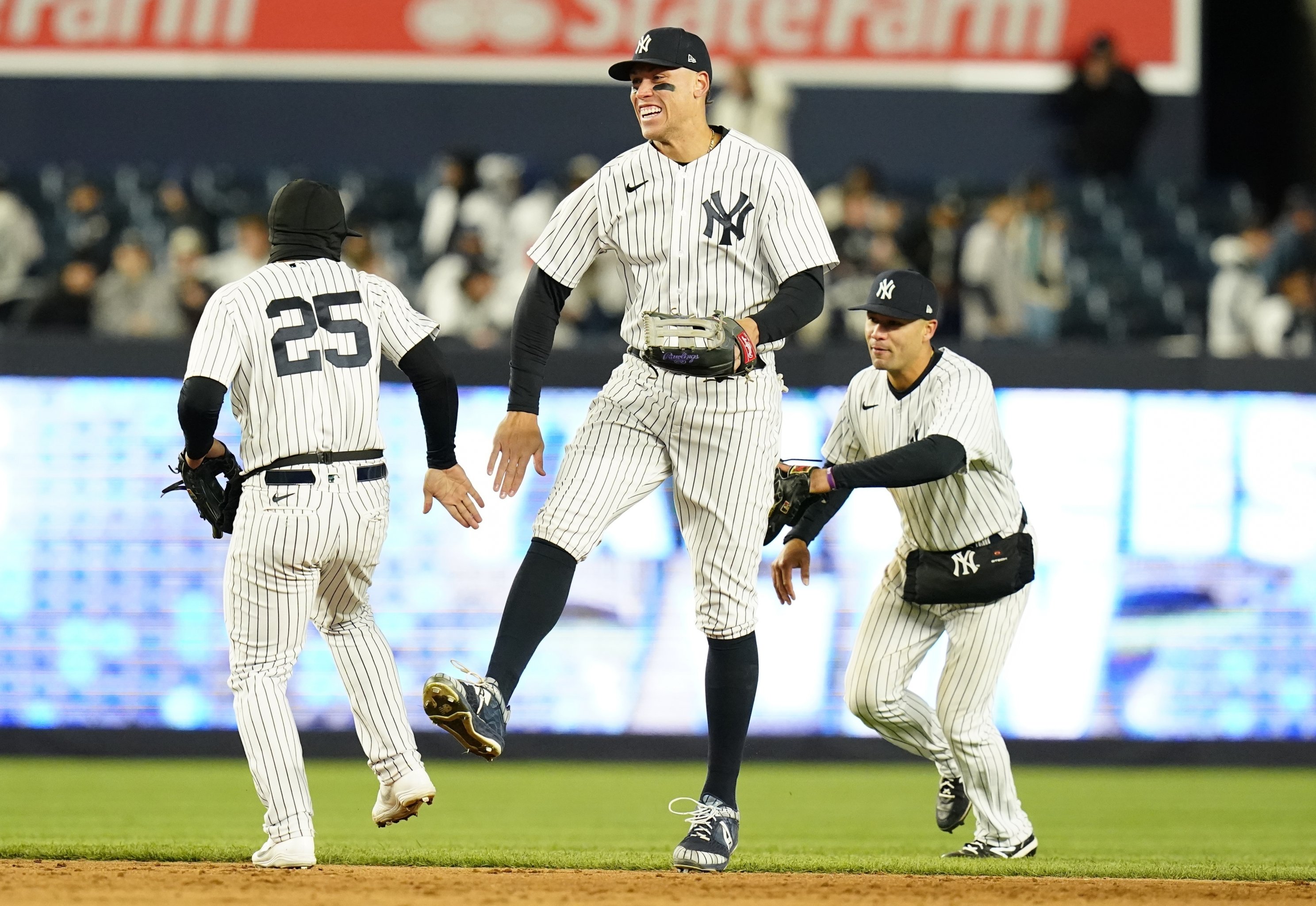Yankees win 5th straight series, ride high in MLB standings