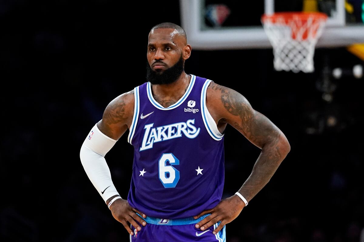 nba-rumors-speculation-surrounding-lebron-james-trade-76ers-doc