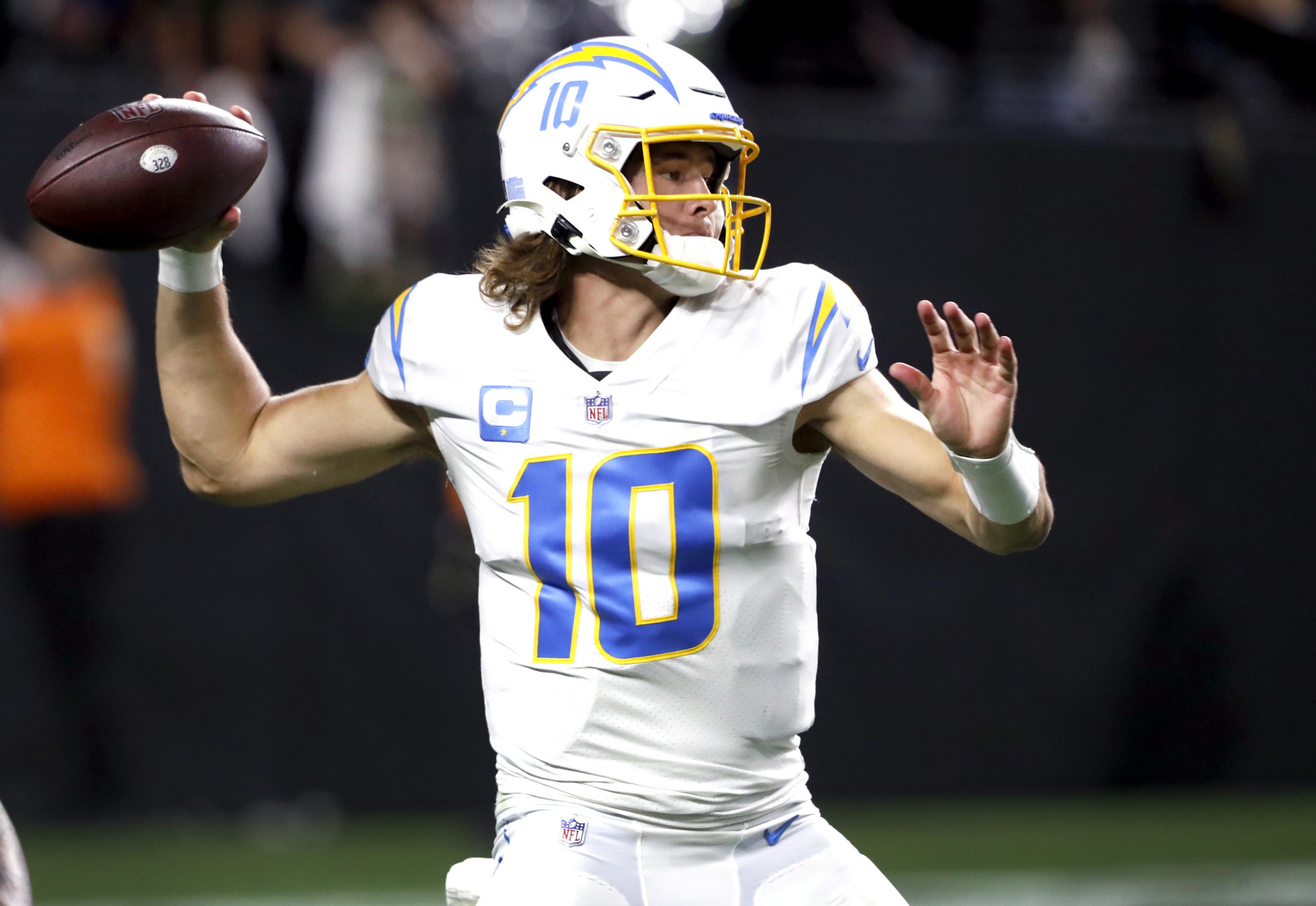 49ers' backup Sam Darnold does his best impression of Rams' Stafford